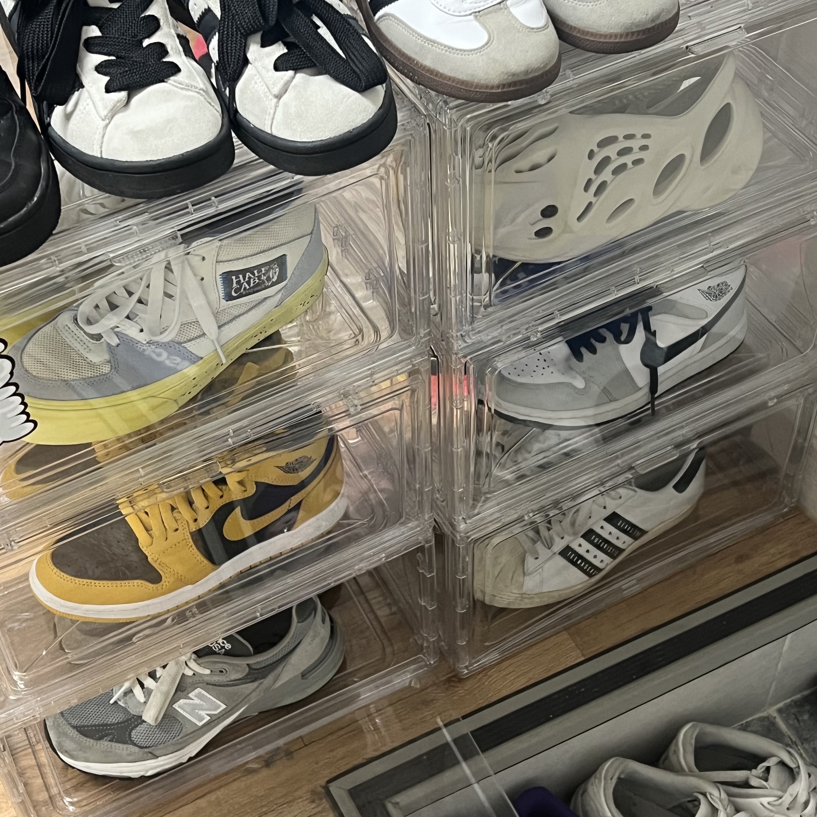 (GS) Jordan 1 Retro High OG Pollen, (W) Jordan 1 Mid Grey Fog 착용 스타일