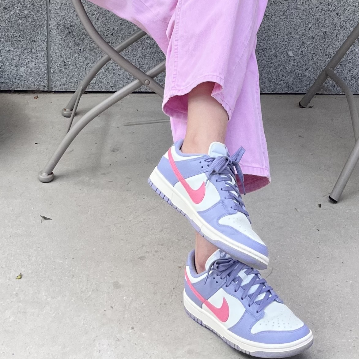 (W) Nike Dunk Low Indigo Haze Coral Chalk 착용 스타일 - 1