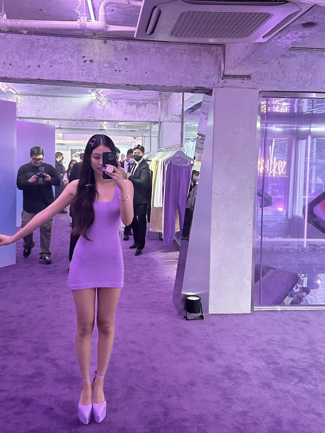 (W) Calvin Klein x Jennie Slim Fit Scoop Neck Mini Dress Sheer Lilac 착용 스타일 - 2