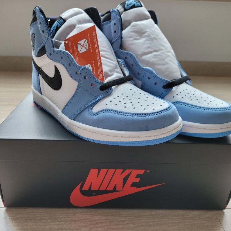 Jordan 1 Retro High OG University Blue 착용 스타일