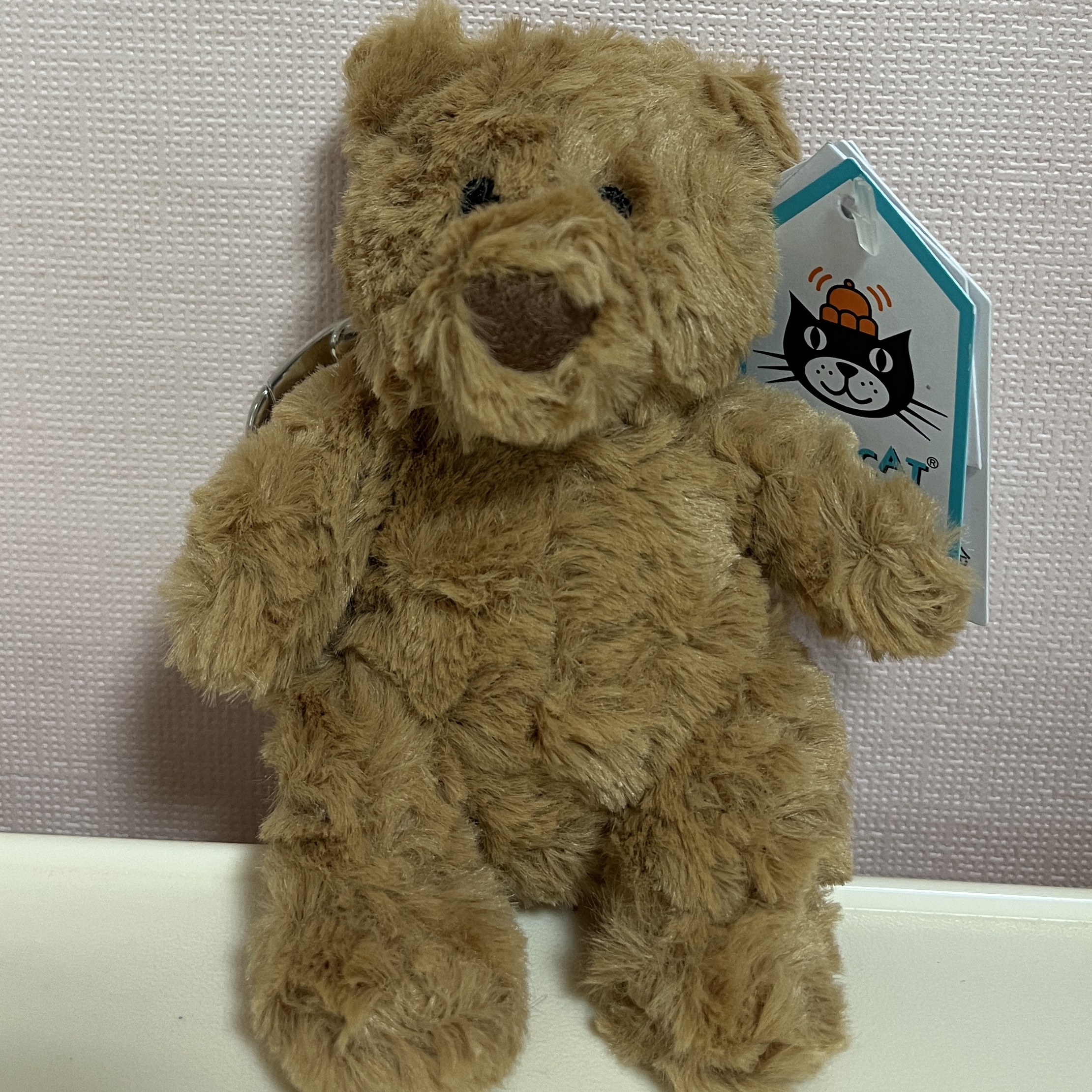 Jellycat Bartholomew Bear Bag Charm Brown, Jellycat Bashful Bunny Bag Charm Beige 착용 스타일 - 2