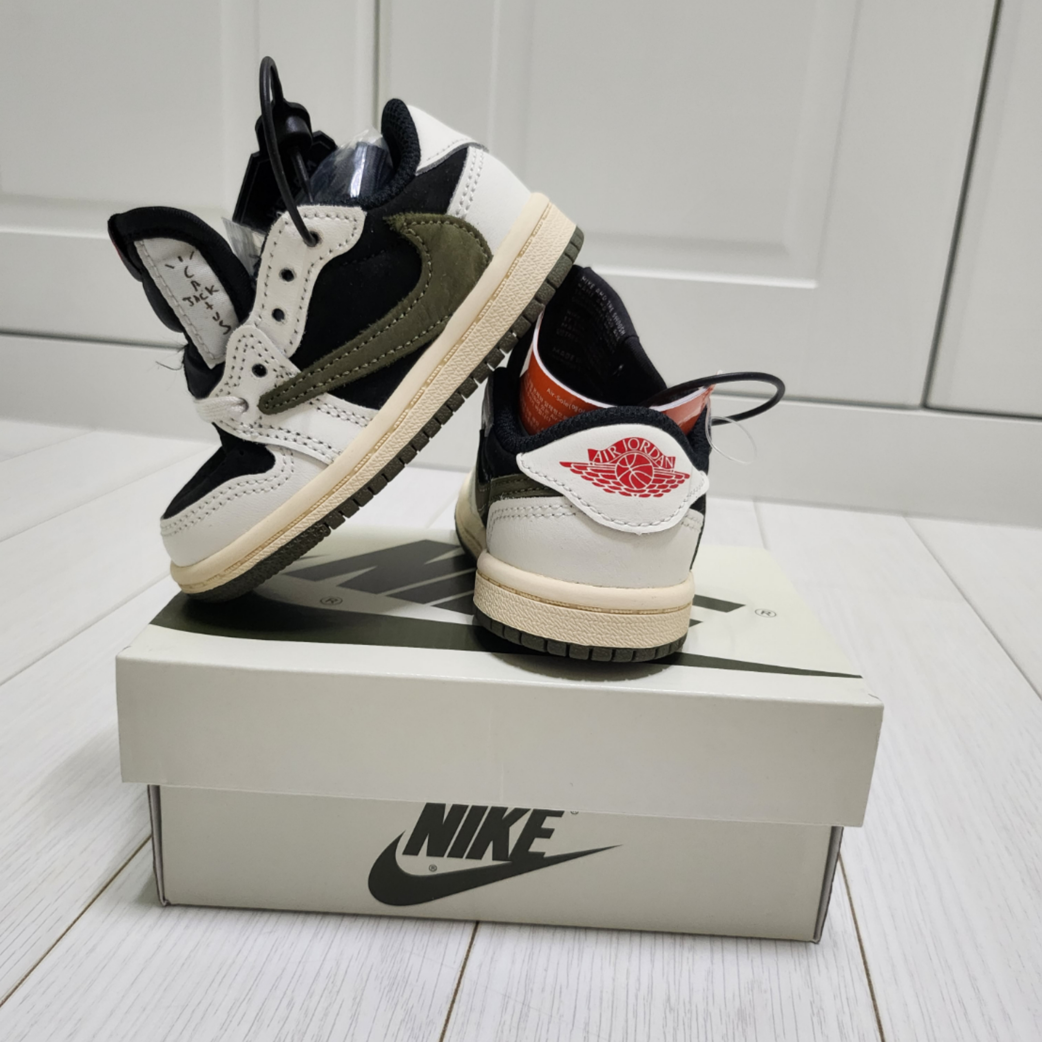 (TD) Jordan 1 x Travis Scott Retro Low OG SP Medium Olive 착용 스타일