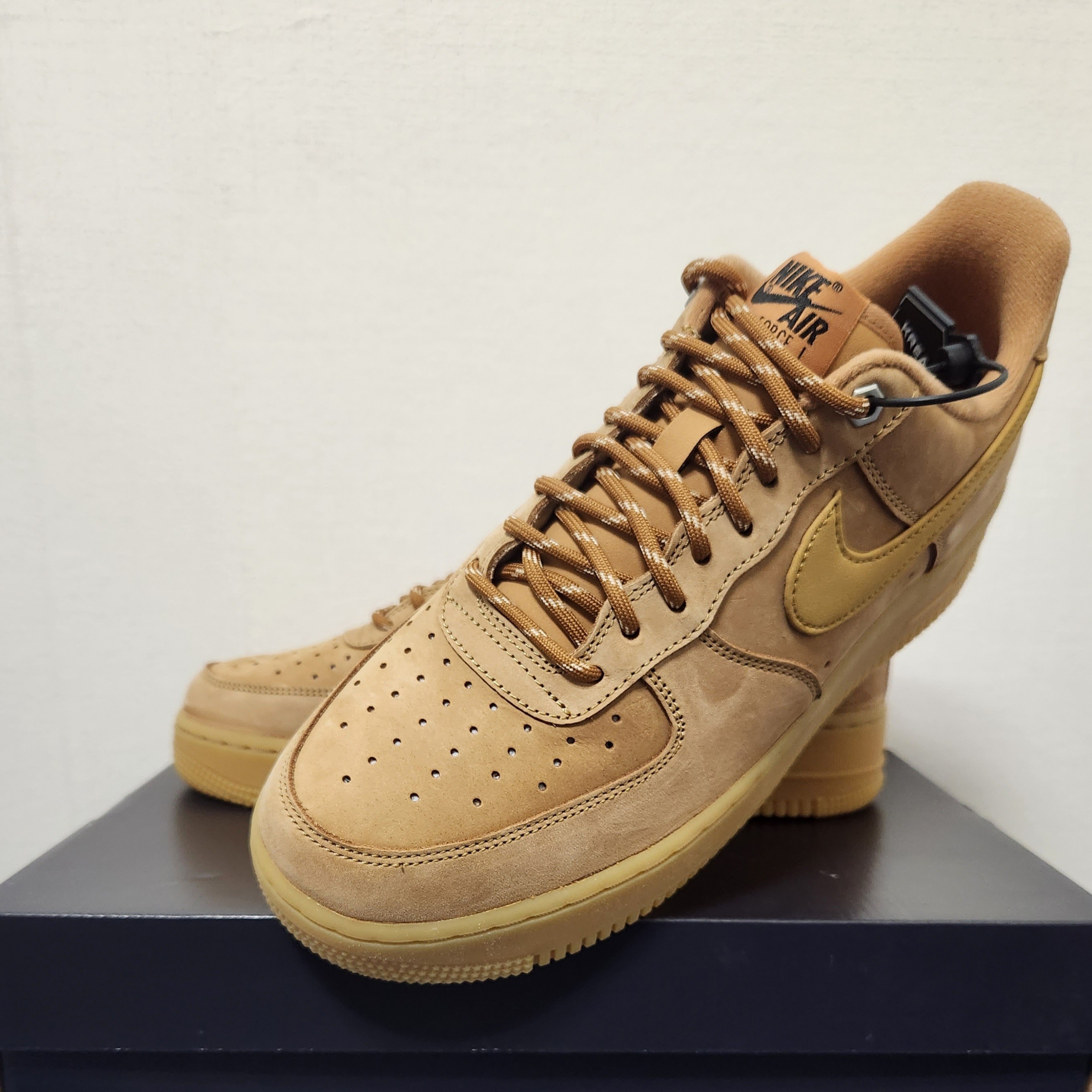 Nike Air Force 1 '07 WB Flax 착용 스타일