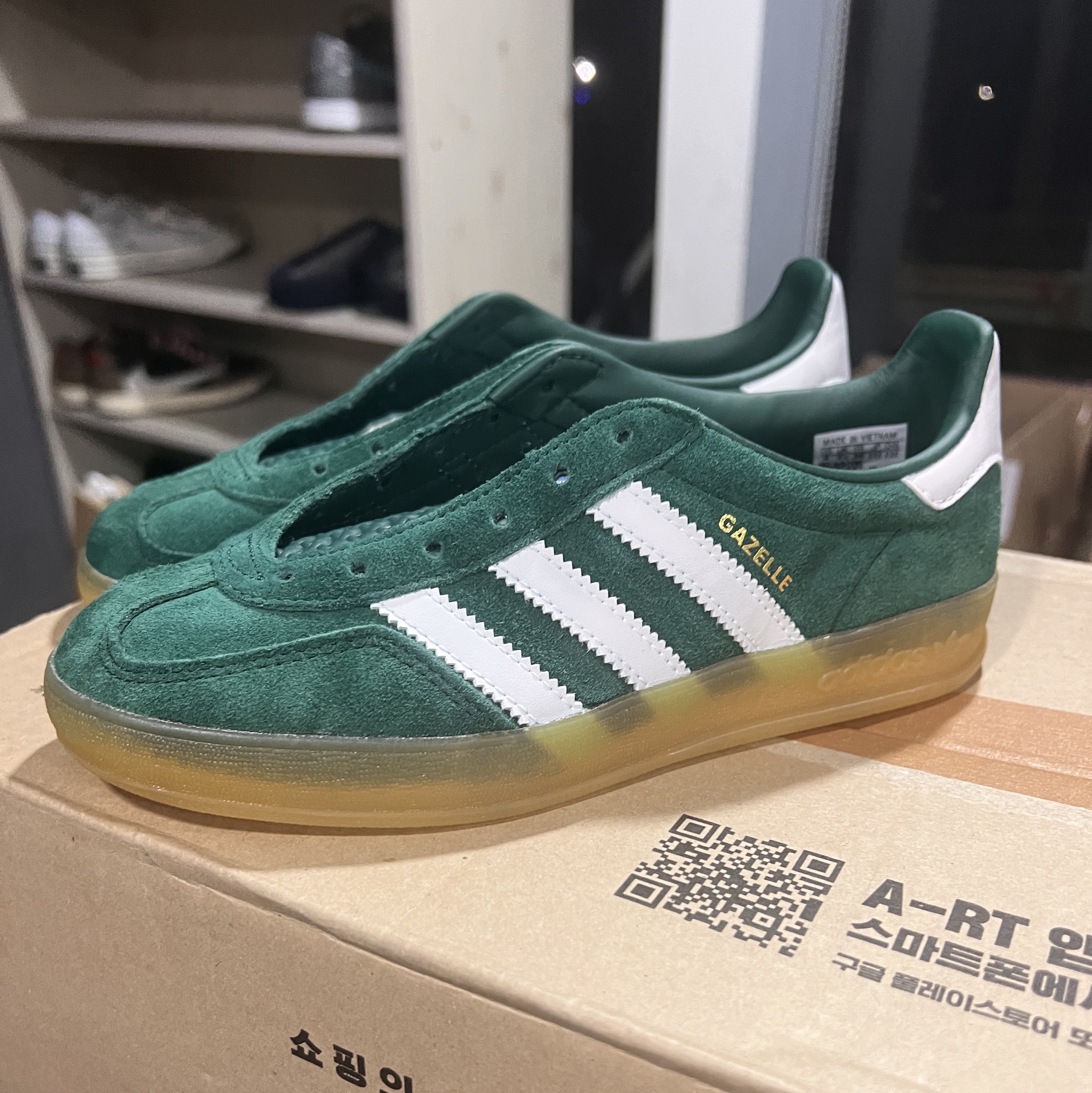 Adidas Gazelle Indoor Collegiate Green Hazy Sky 착용 스타일