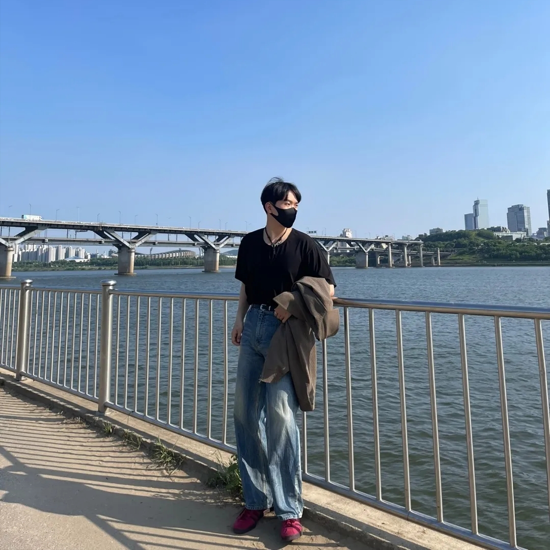 Adidas Tobacco Gruen Collegiate Burgundy 착용 스타일 - 2