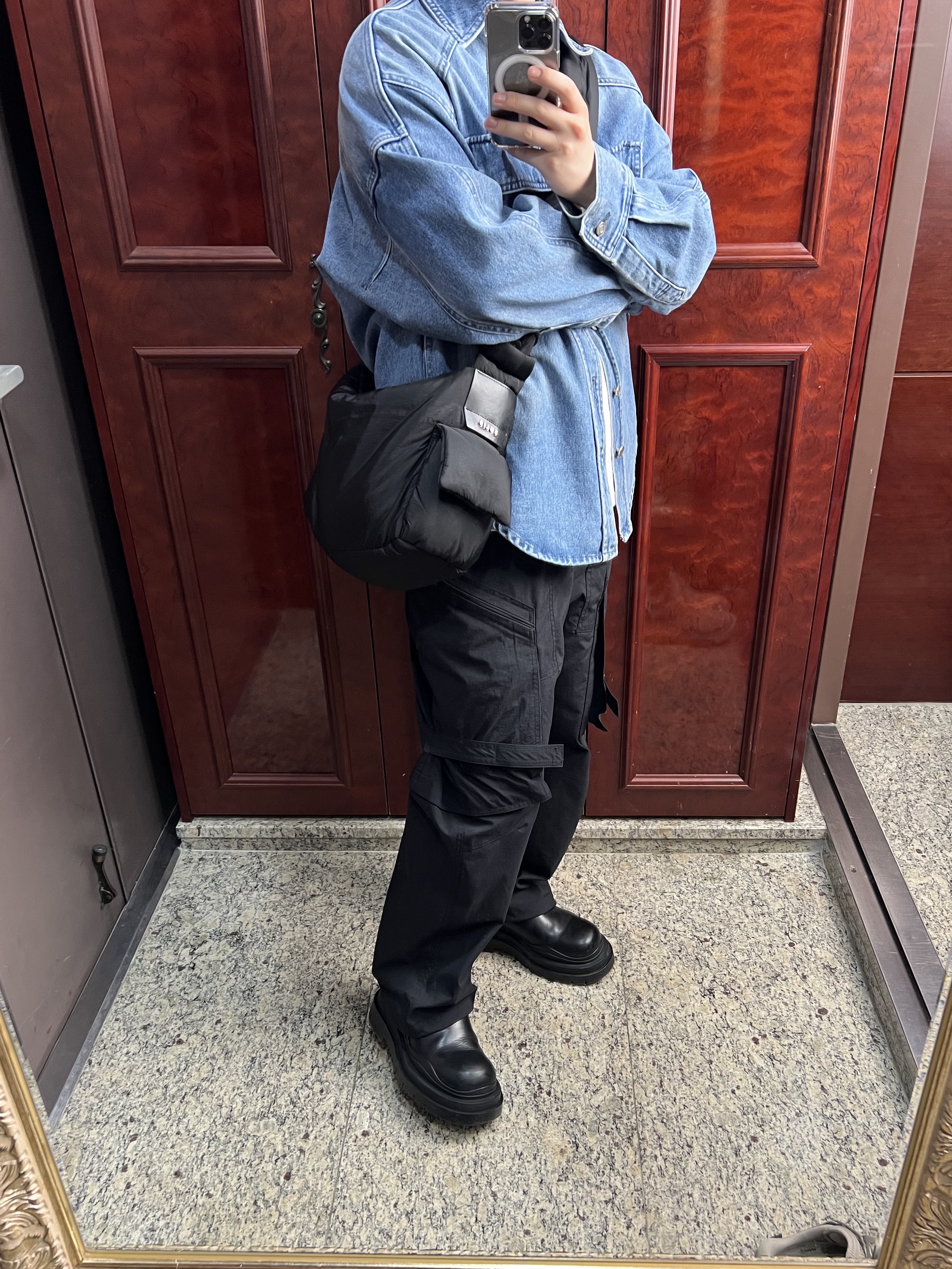 Bottega Veneta Tire Boots Black Camping 착용 스타일