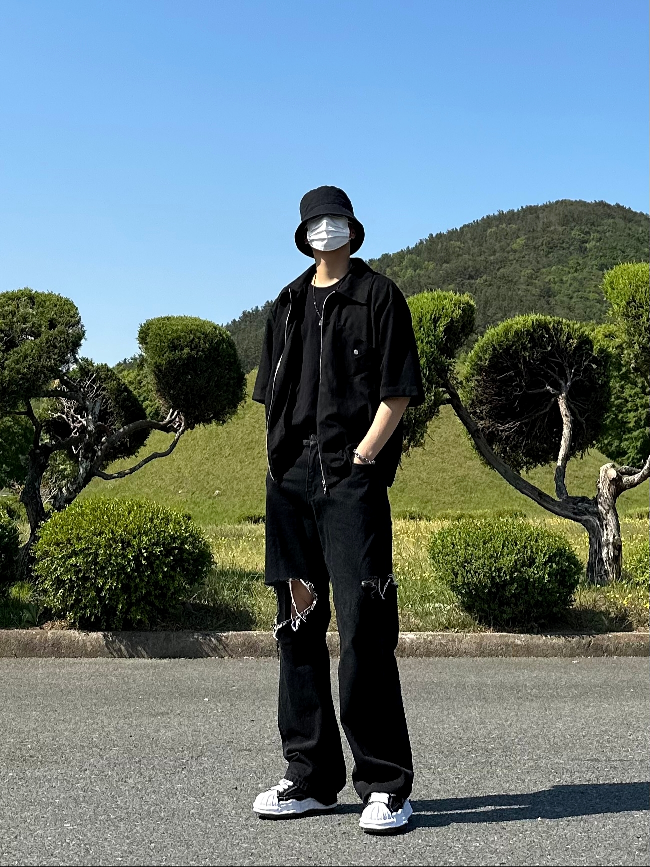 Maison Mihara Yasuhiro Blakey OG Sole Canvas Low-top Sneakers Black White 착용 스타일 - 4