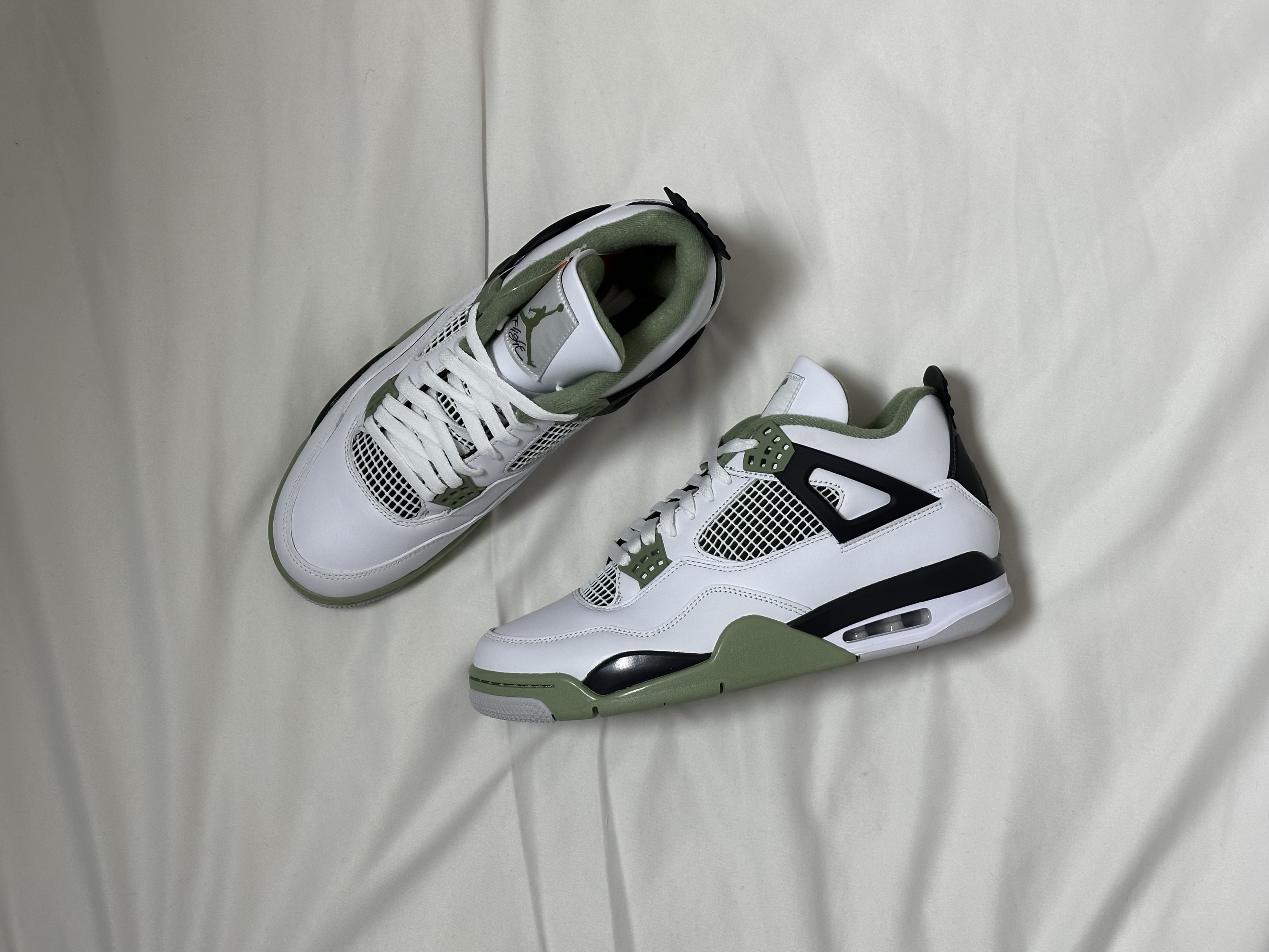 (W) Jordan 4 Retro Oil Green 착용 스타일 - 1