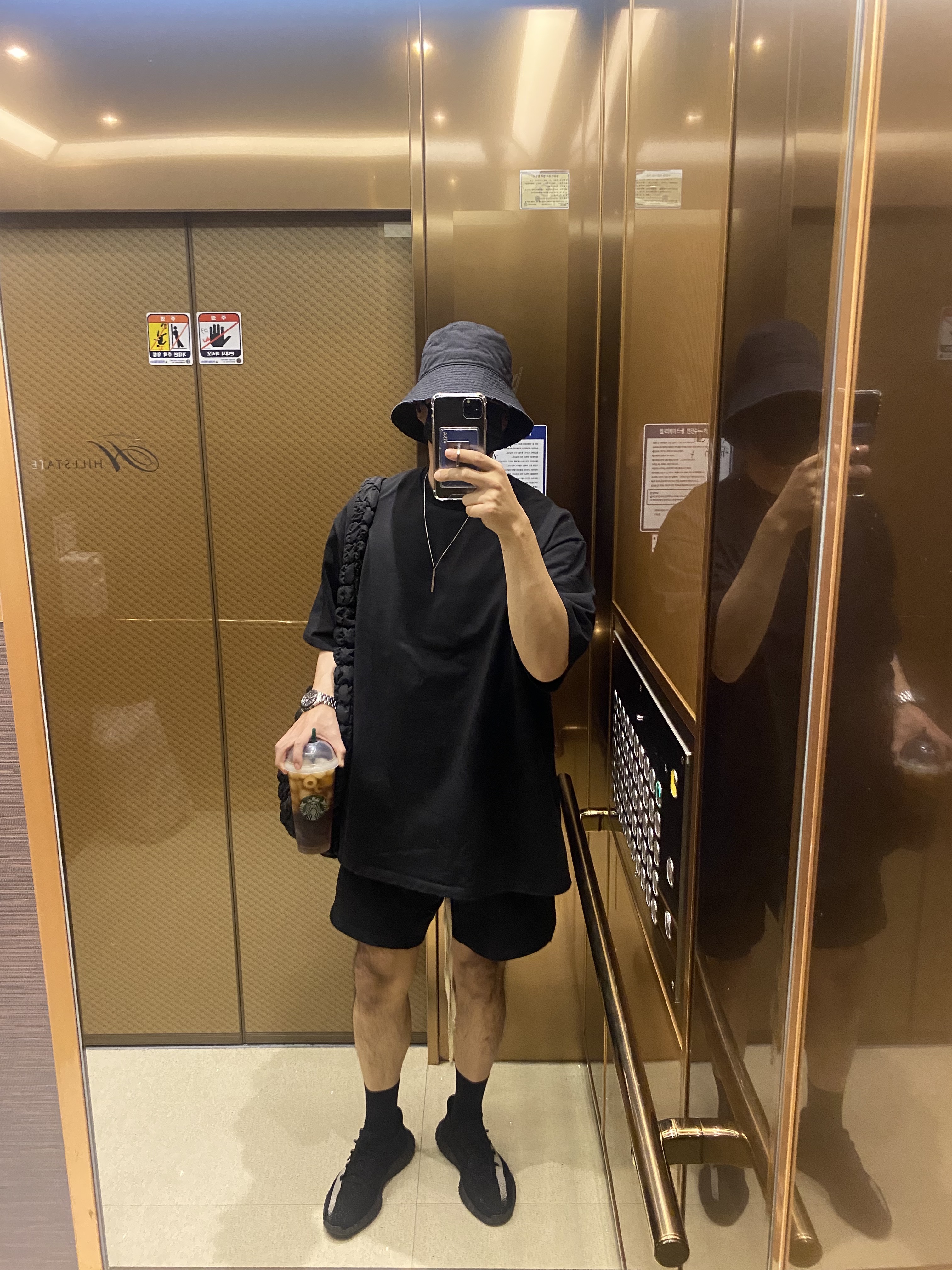 Adidas Yeezy Boost 350 V2 Core Black White 2022 착용 스타일