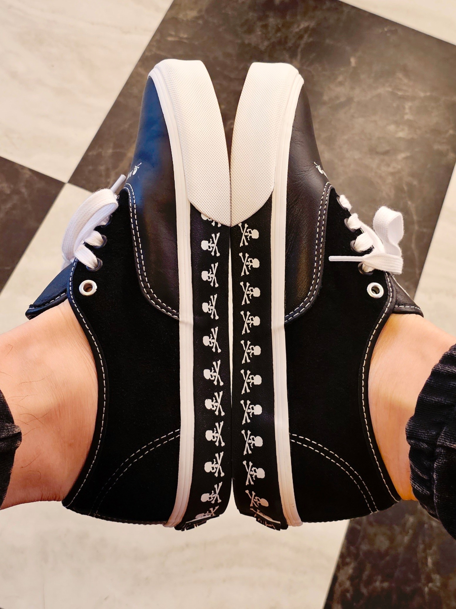 Vans Vault x Mastermind World Authentic LX Black 착용 스타일 - 5