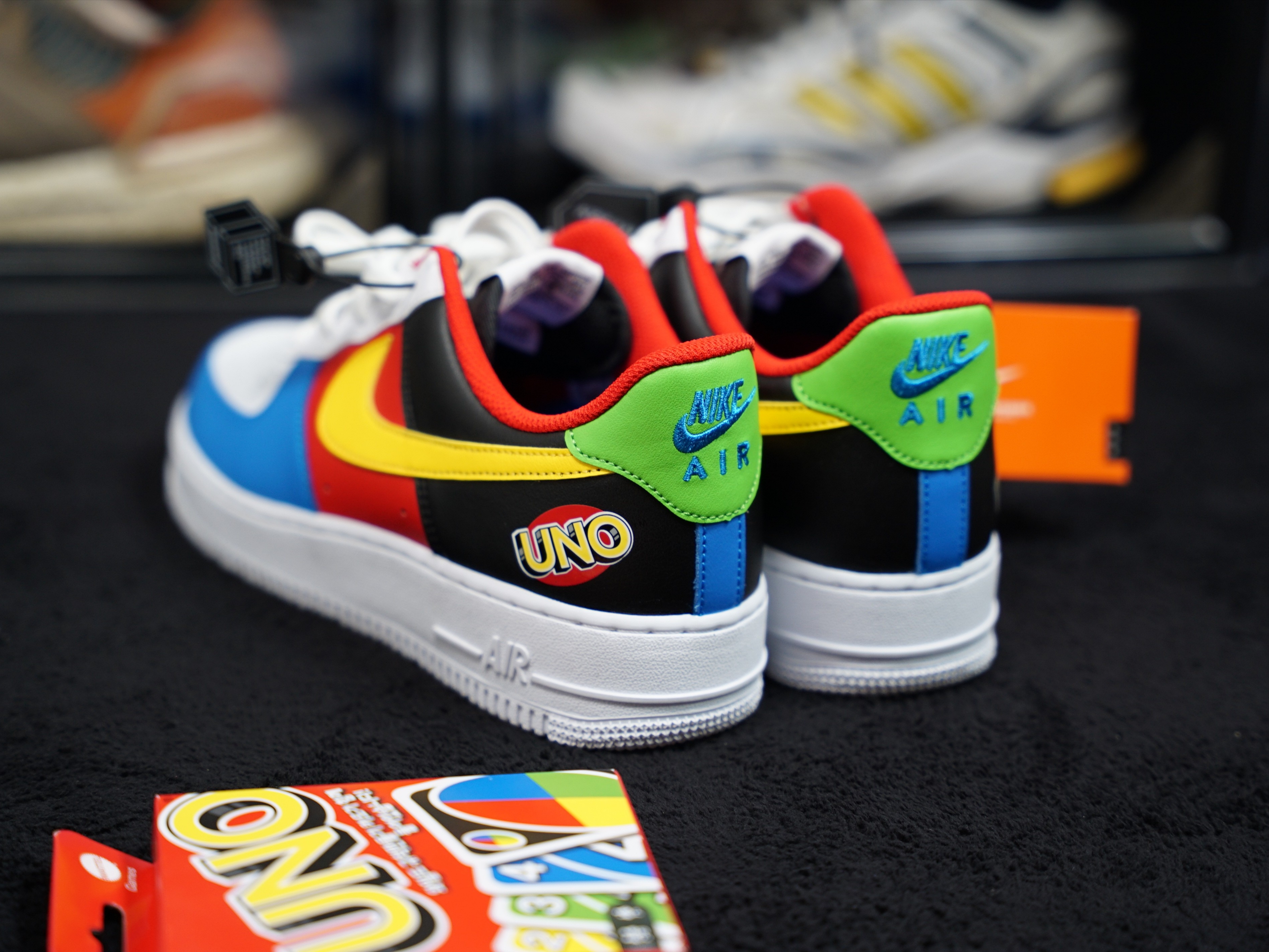 Nike x UNO Air Force 1 '07 QS White Yellow Zest 착용 스타일 - 4