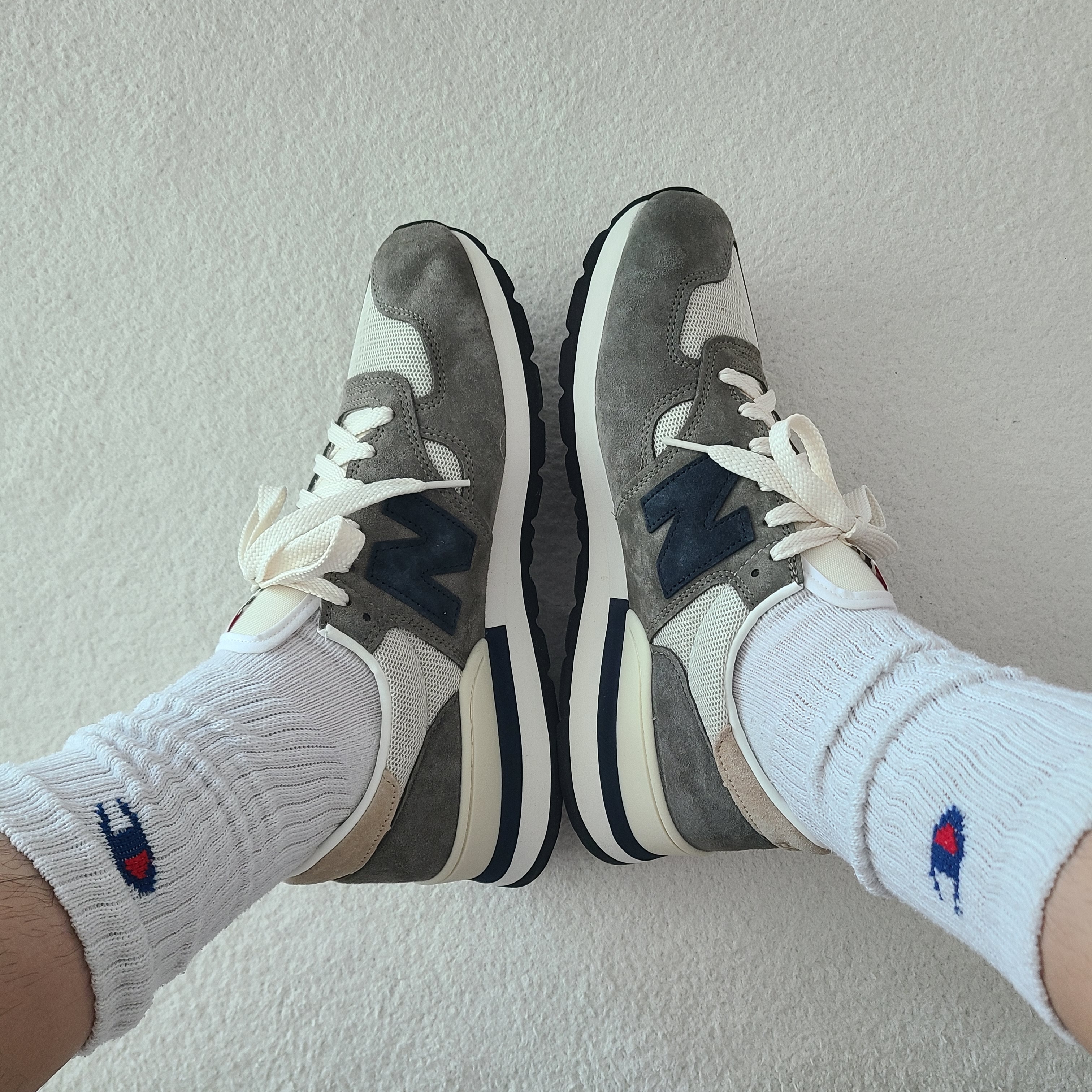 New Balance 990v1 Made in USA Olive 착용 스타일
