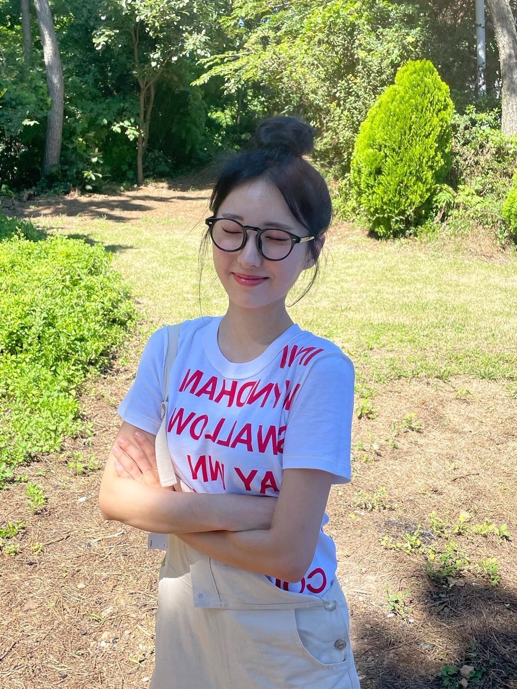 [KREAM 단독] Safarispot Women 1/2 Highway Inn T-Shirt White Red 착용 스타일 - 2