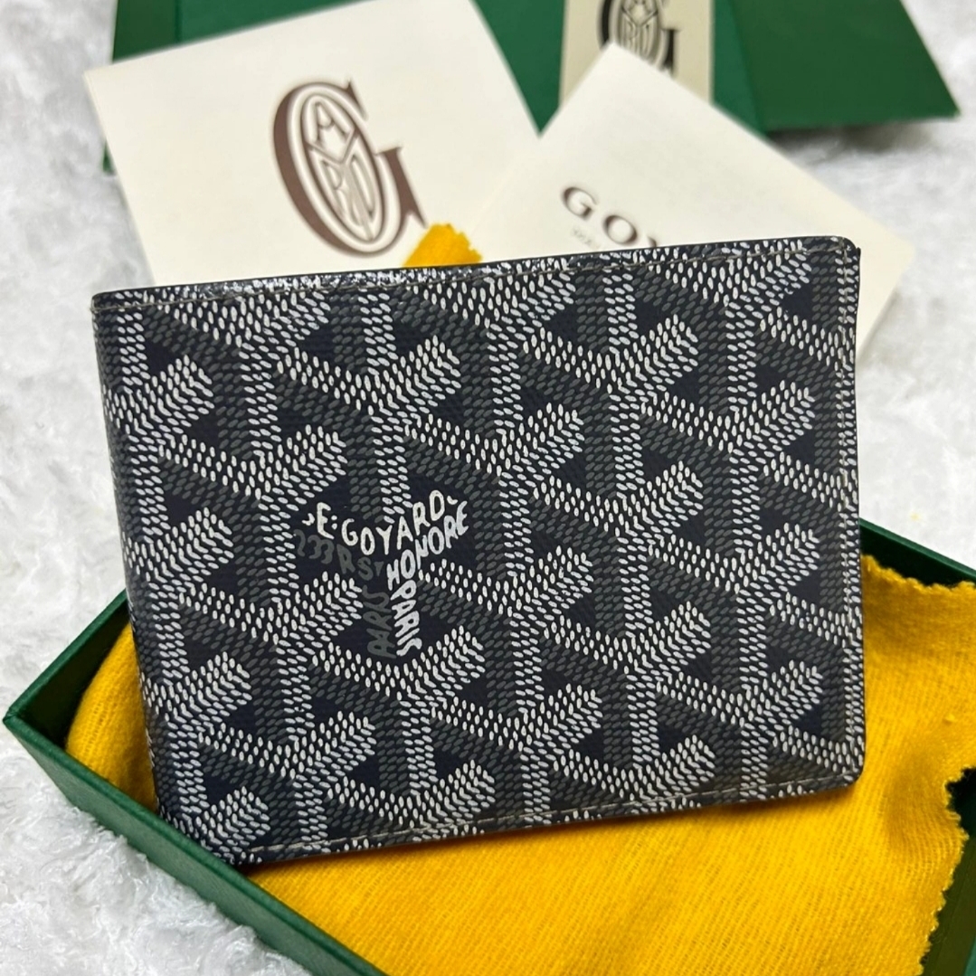 Goyard Victoire Wallet Black Tan 착용 스타일