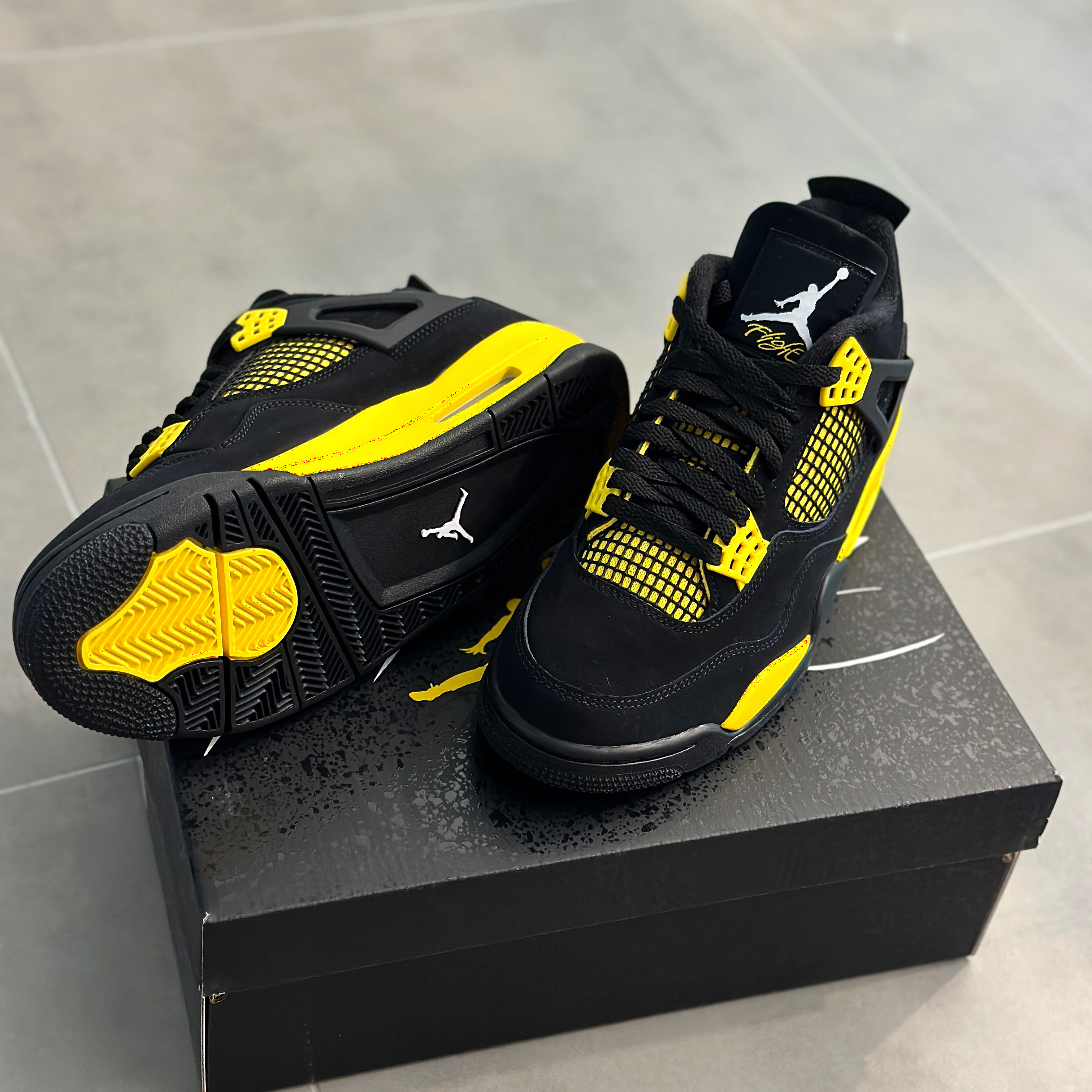 Jordan 4 Retro Thunder 2023 착용 스타일