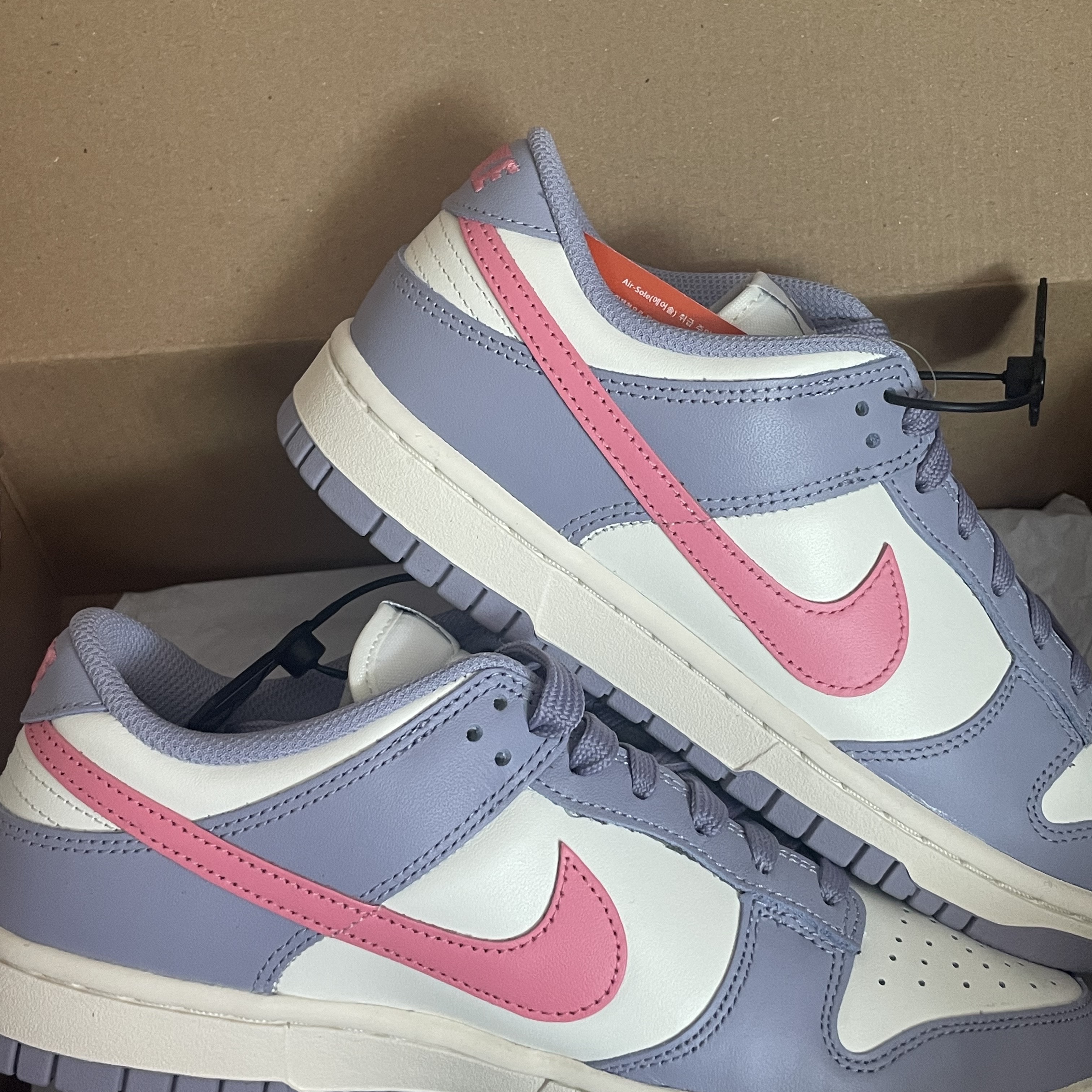 (W) Nike Dunk Low Indigo Haze Coral Chalk 착용 스타일 - 2