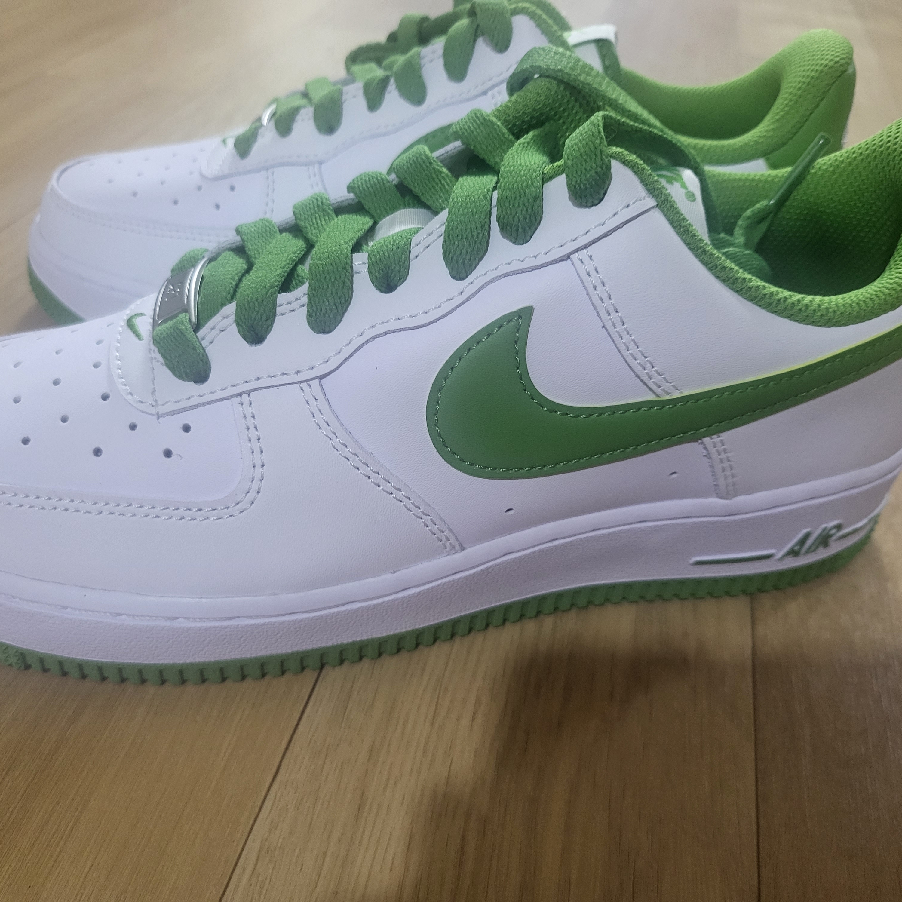 Nike Air Force 1 Low '07 White Chlorophyll 착용 스타일 - 2