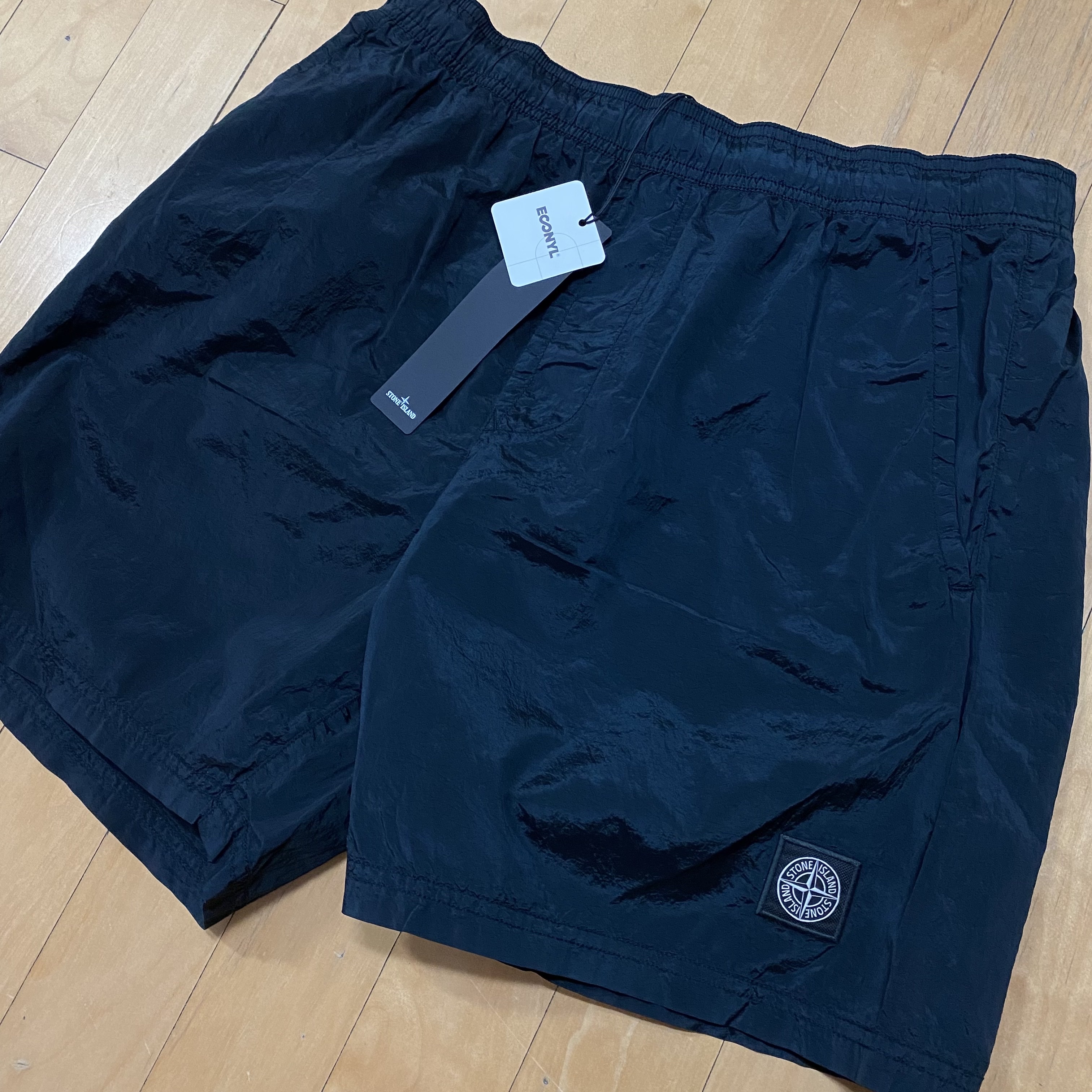 Stone Island B0943 Nylon Metal in Econyl Regenerated Nylon Swimming Trunk Black - 22FW 착용 스타일