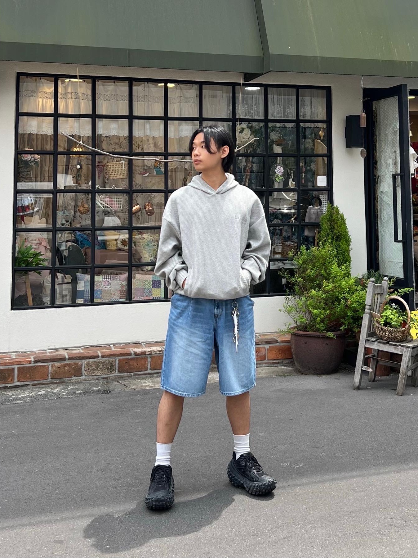 Balenciaga Defender Sneakers Black 착용 스타일 - 2