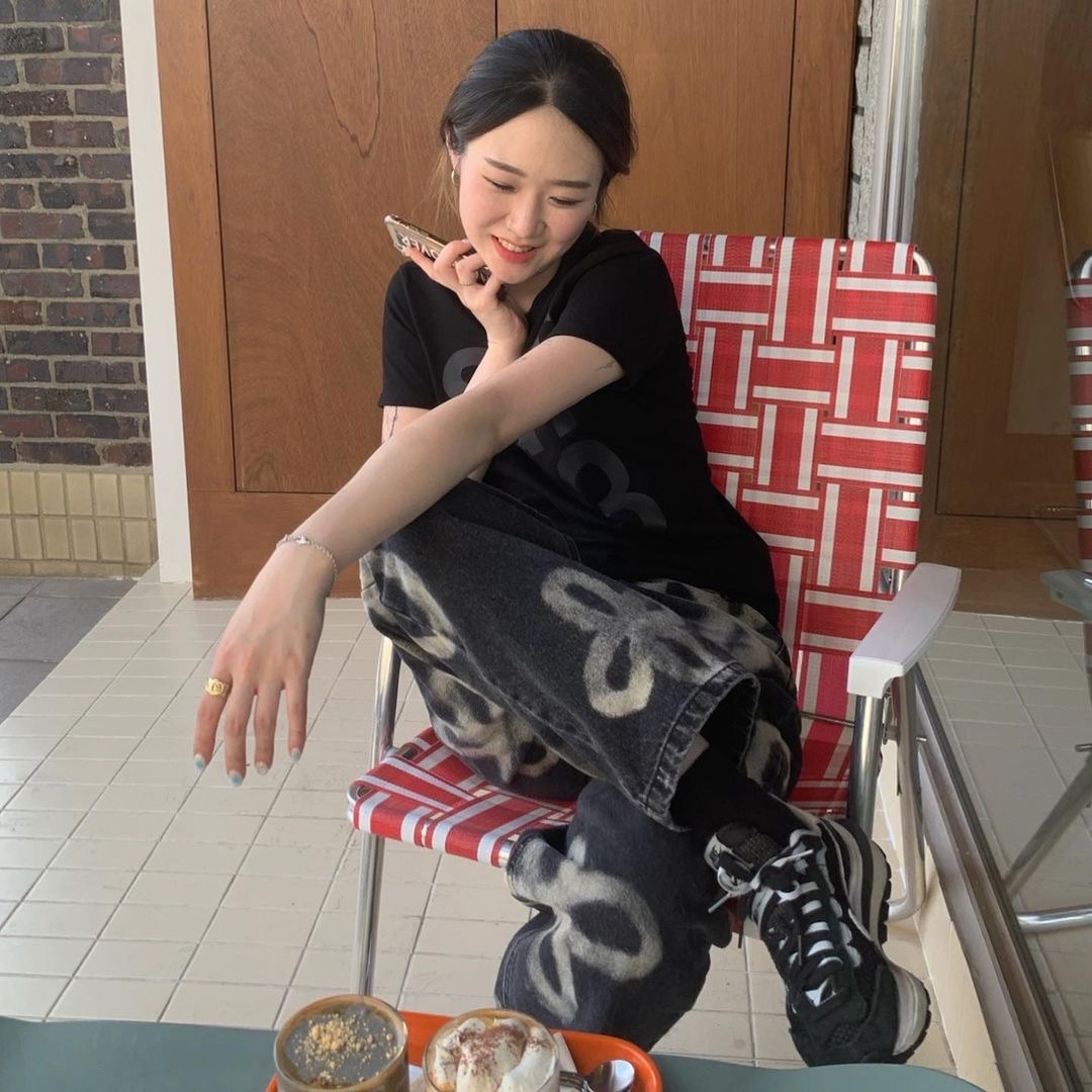 Vivienne Westwood Mayfair Bas Relief Pendant Silver, [KREAM 단독] Safarispot 1/2 Basic Safari T-Shirt Black 착용 스타일 - 2