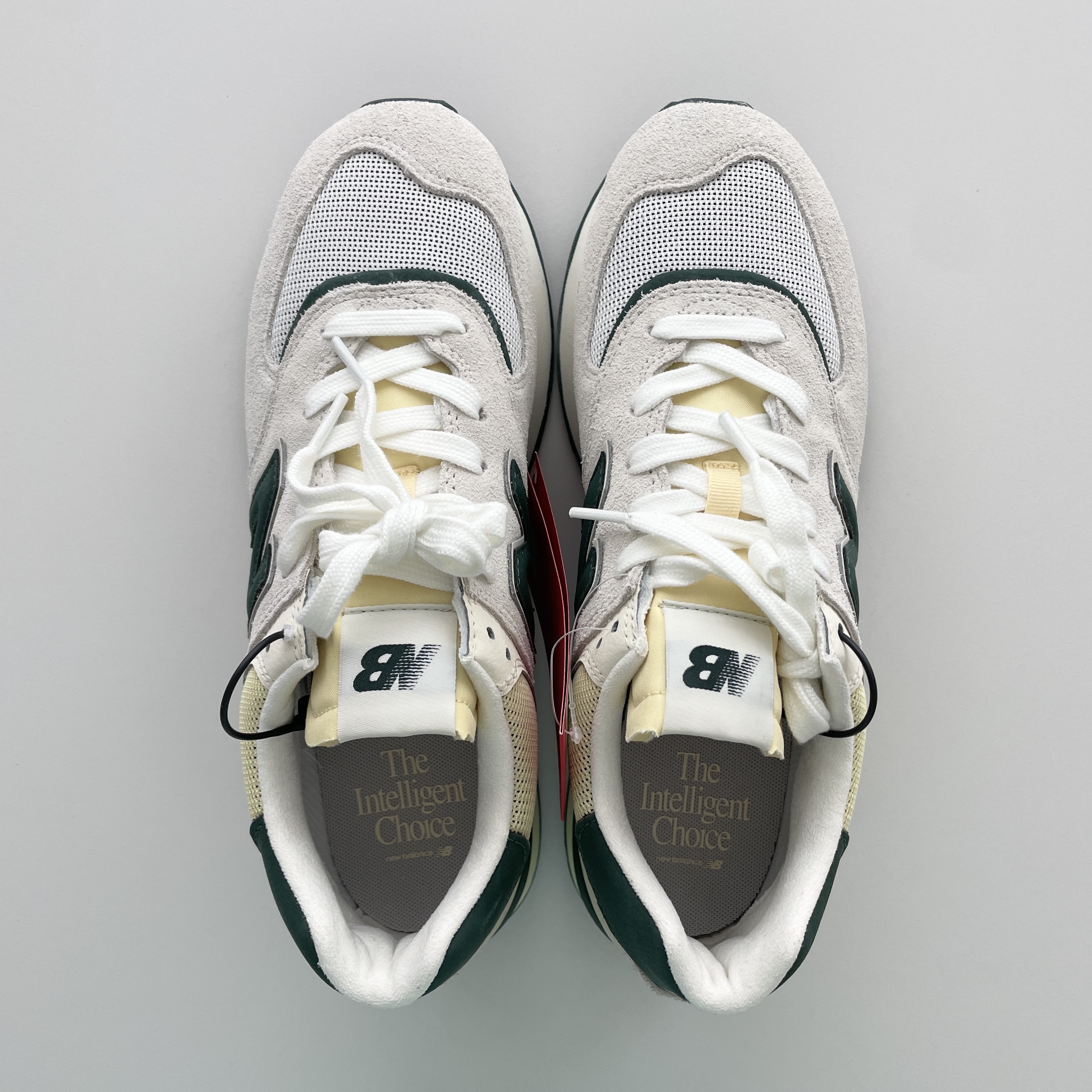 New Balance 574 Legacy White Green 착용 스타일 - 2
