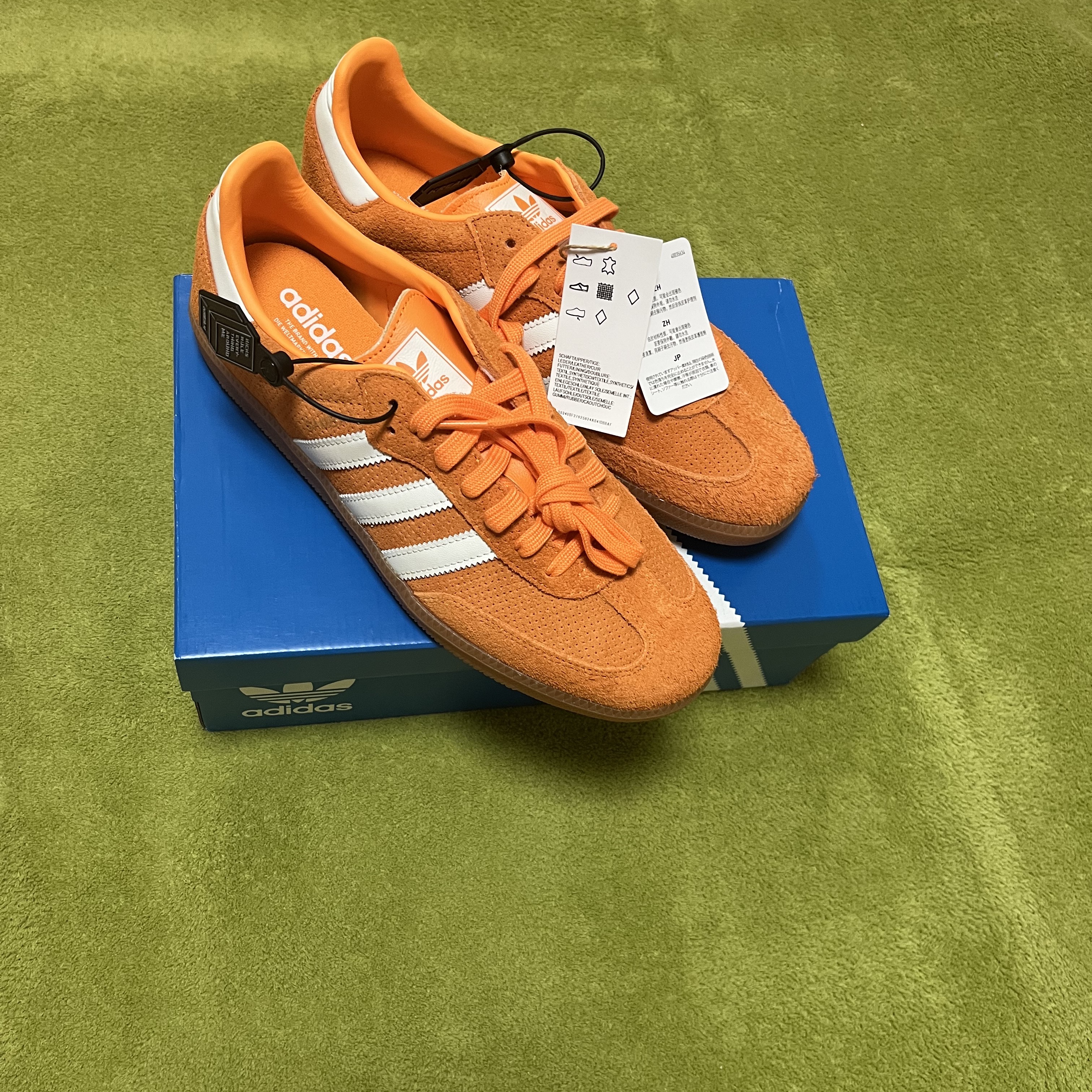 Adidas Samba OG Orange Rush 착용 스타일