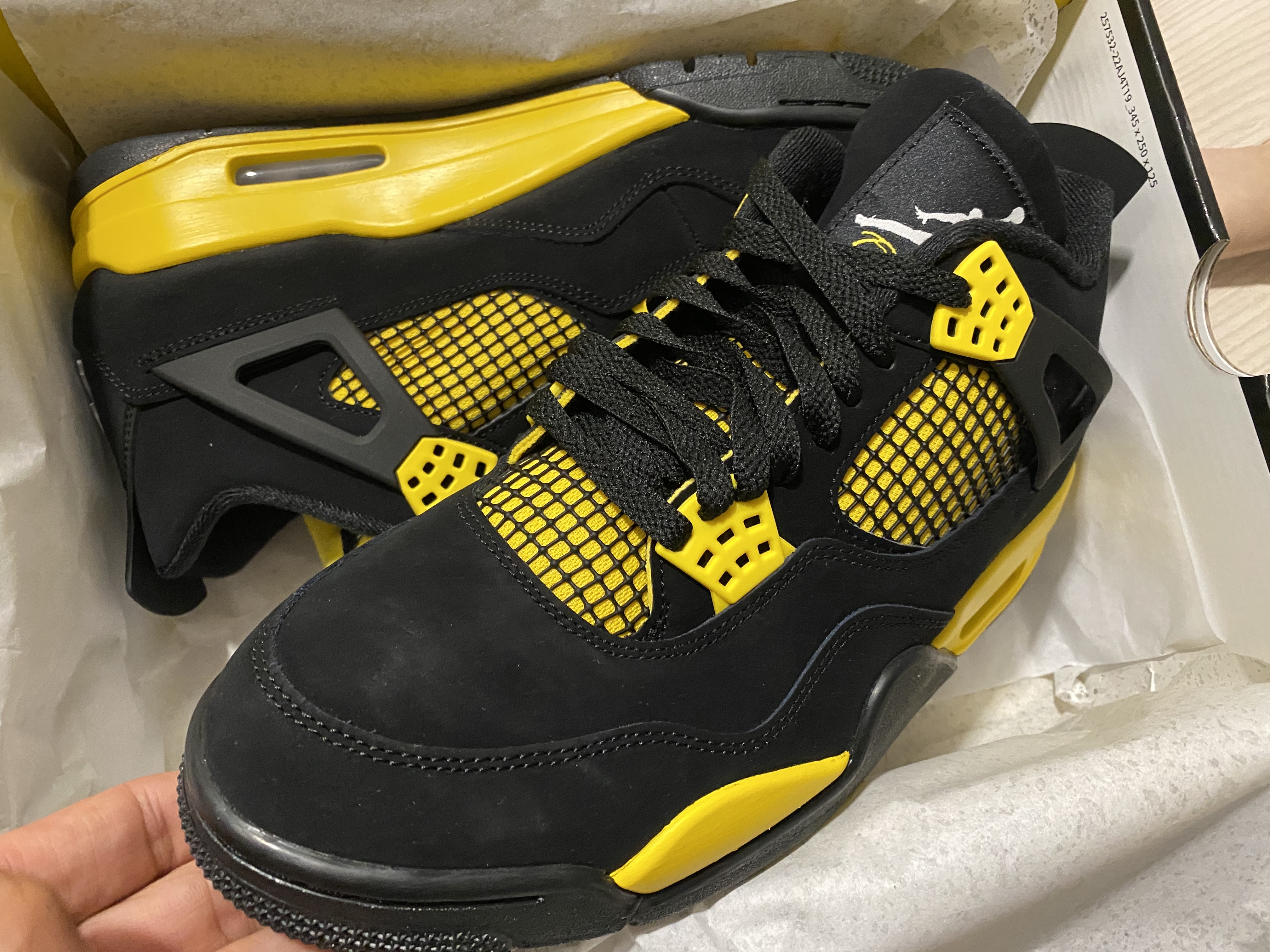 Jordan 4 Retro Thunder 2023 착용 스타일