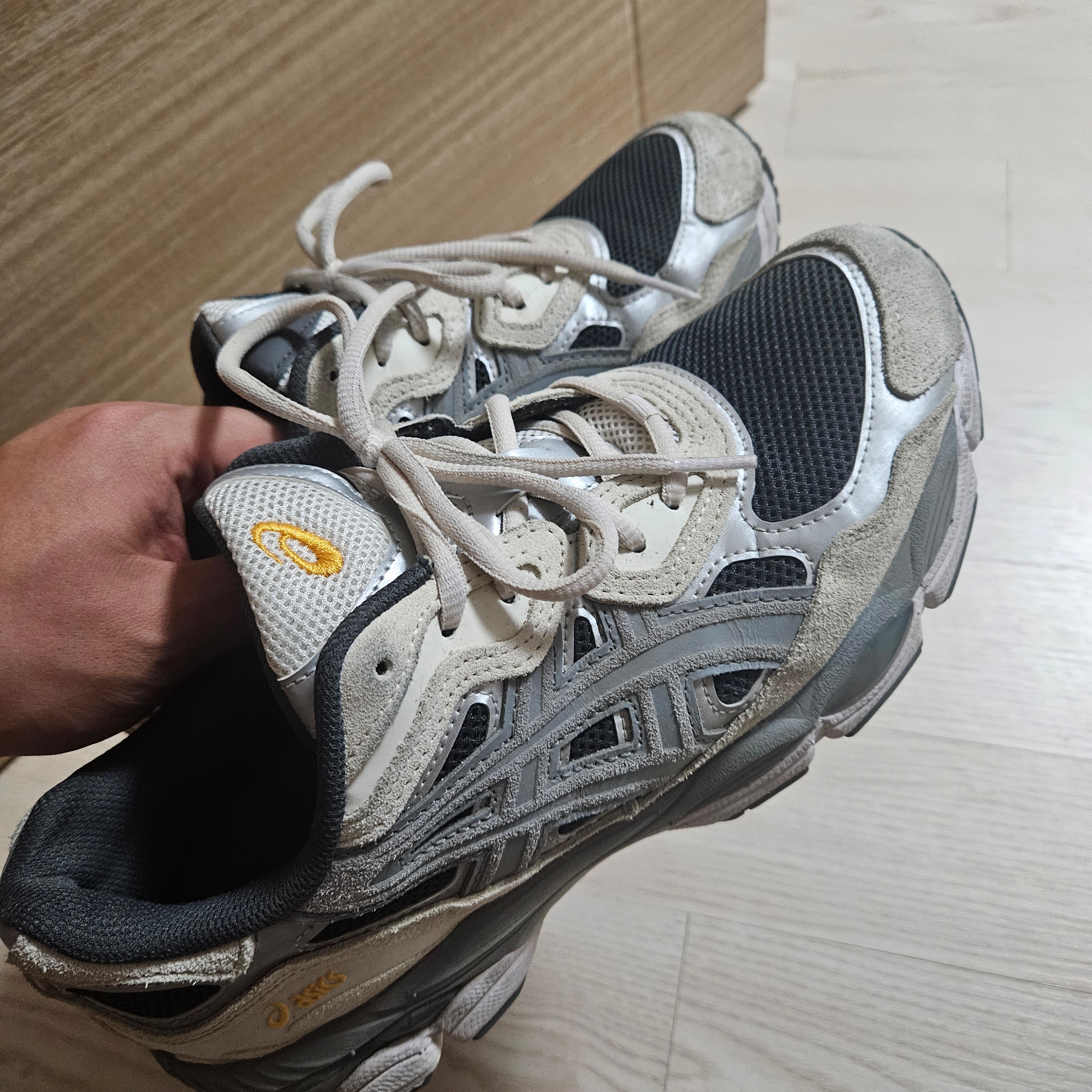 Asics Gel-NYC Black Clay Grey 착용 스타일