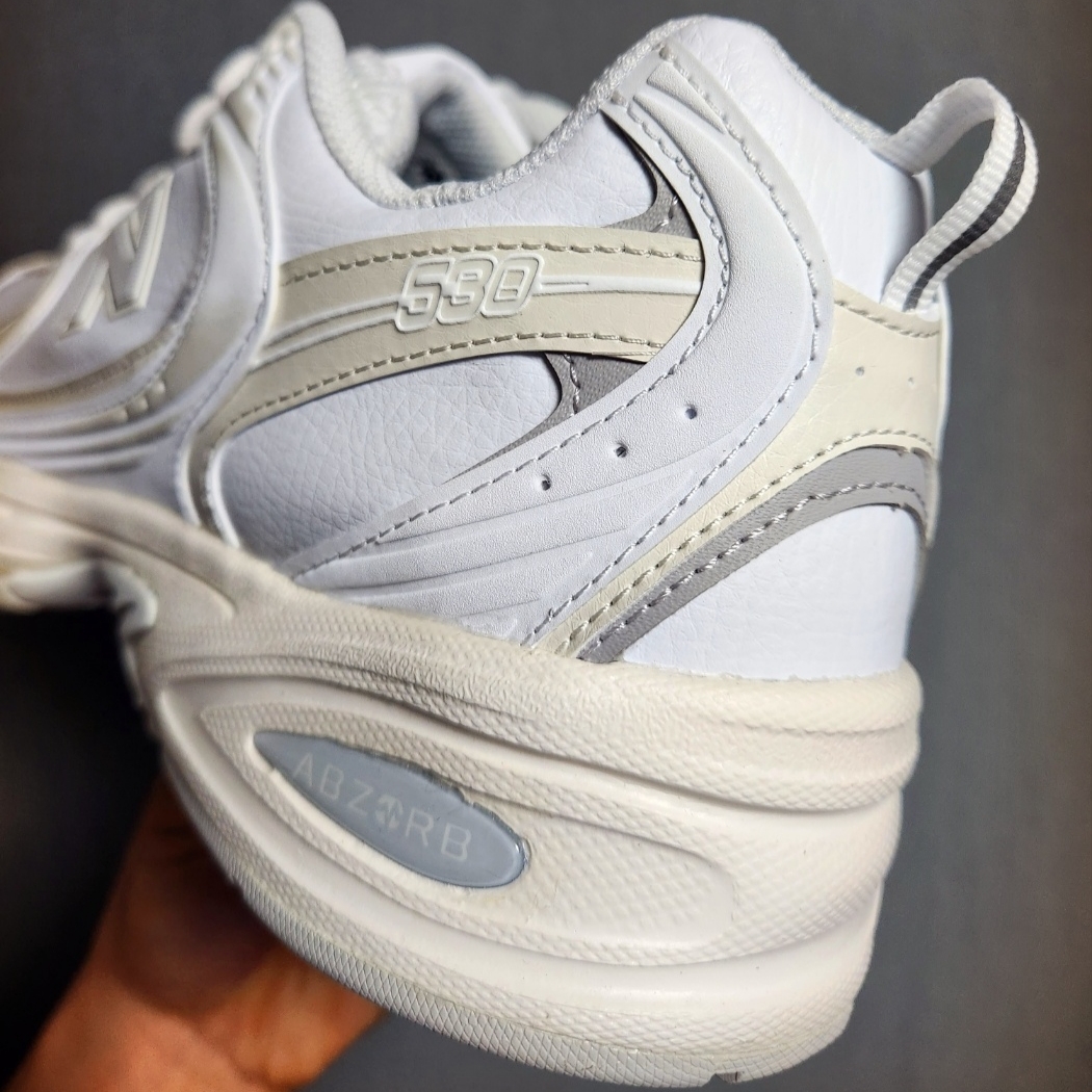New Balance 530 White Cream 착용 스타일 - 3