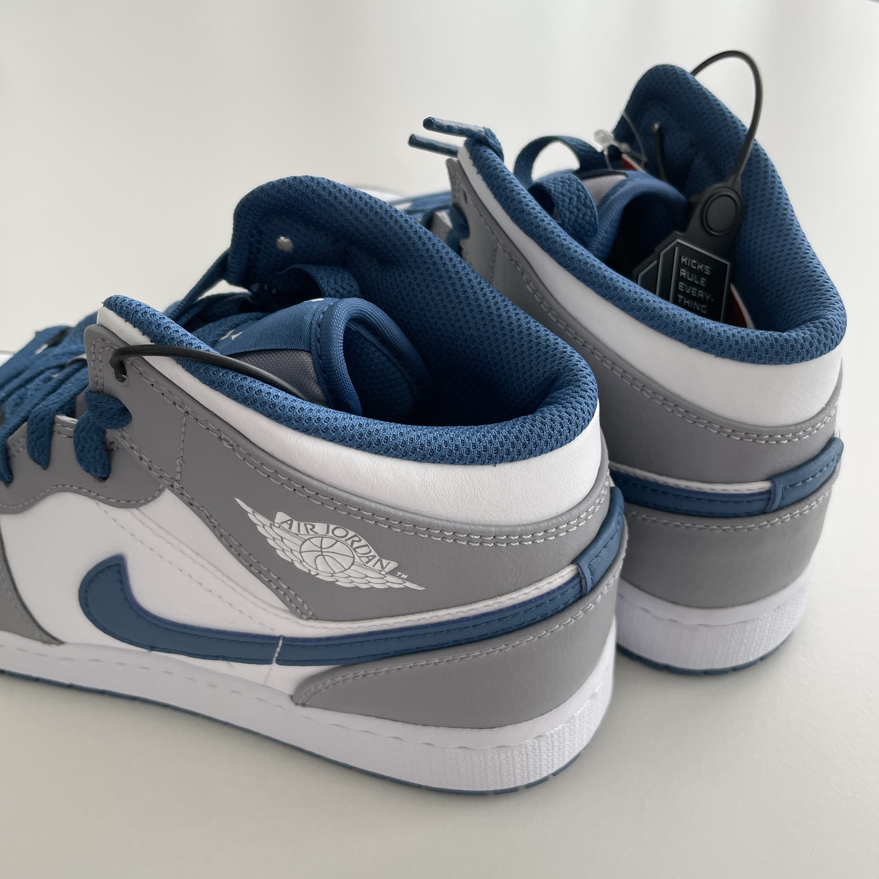 (GS) Jordan 1 Mid Cement Grey True Blue 착용 스타일 - 3