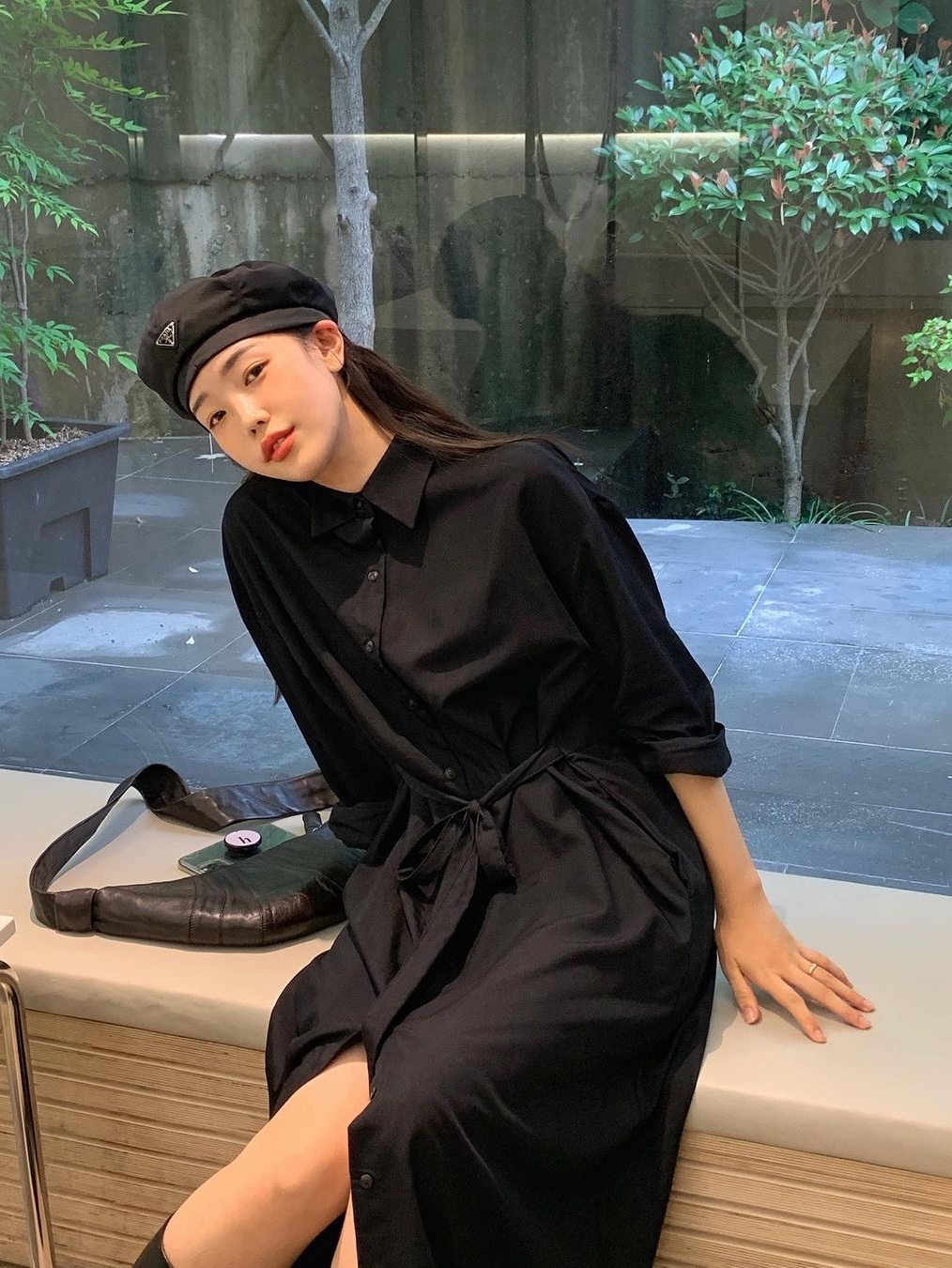 Lemaire Small Croissant Bag Soft Nappa Leather Black 착용 스타일