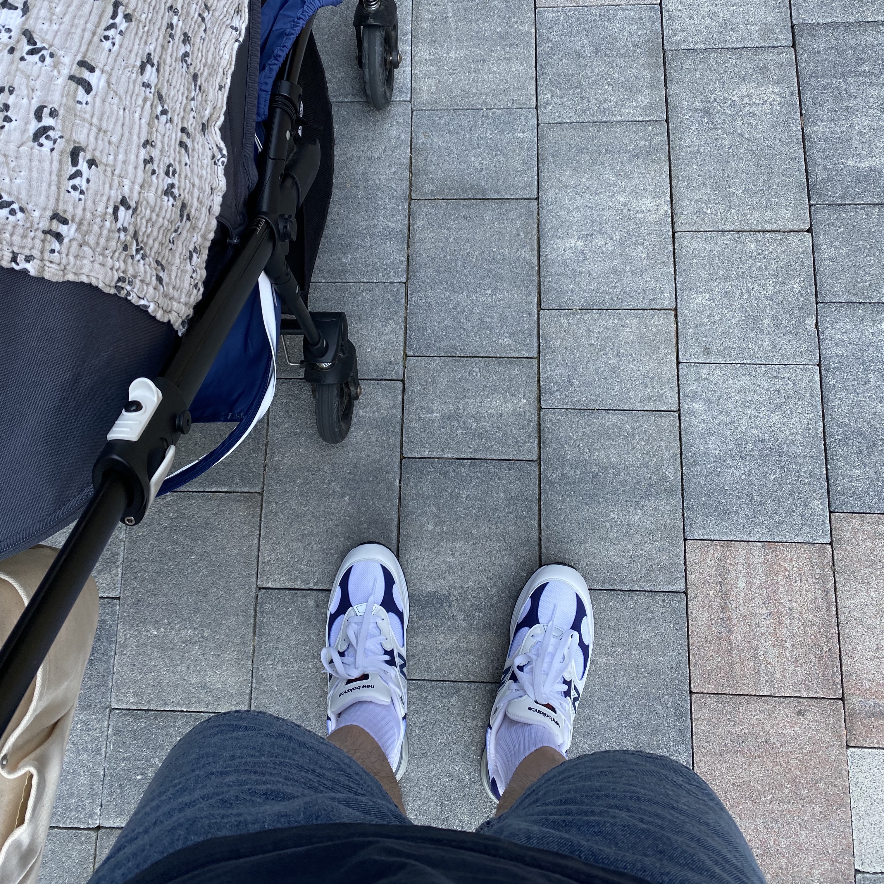 New Balance 992 Made in USA White Navy 착용 스타일