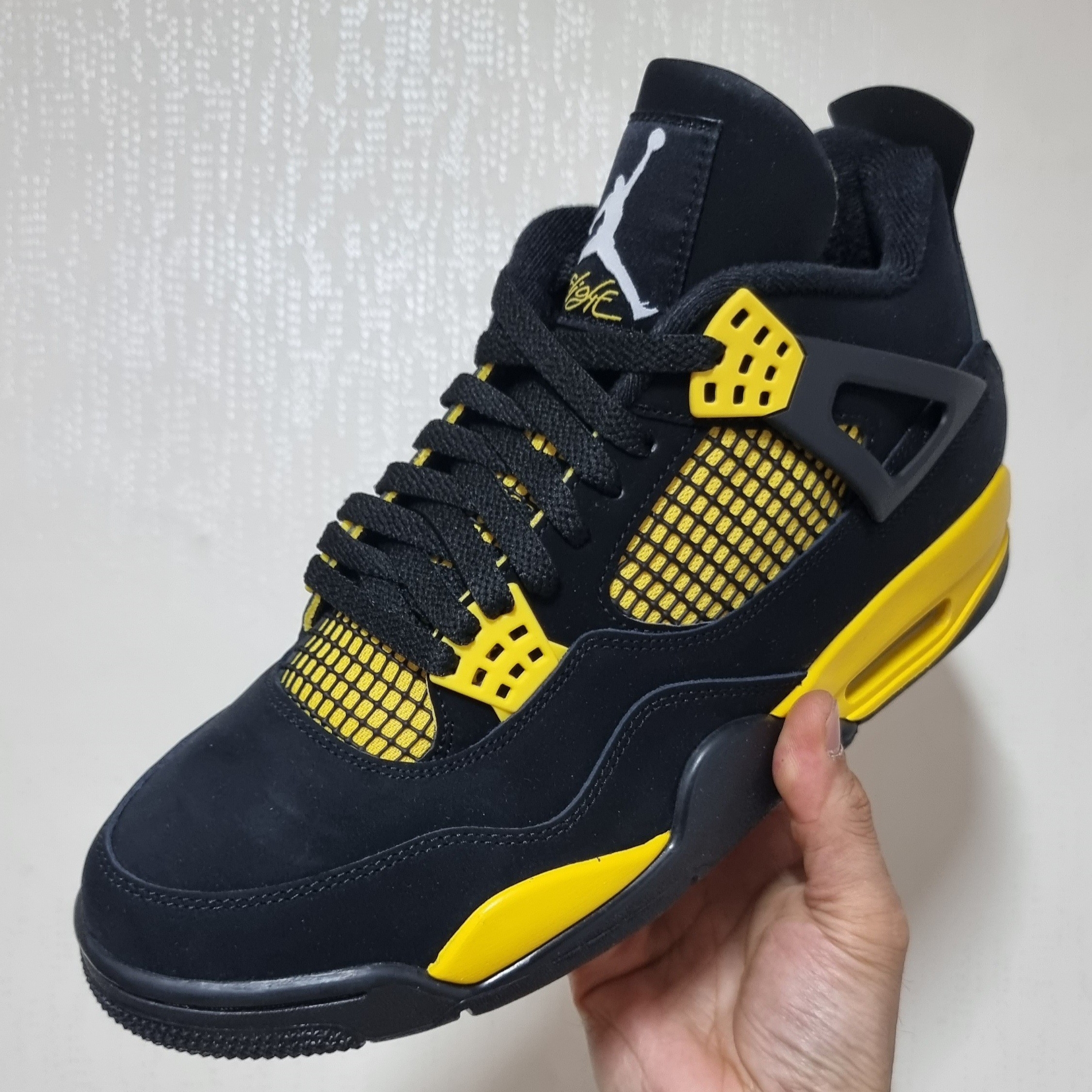 Jordan 4 Retro Thunder 2023 착용 스타일