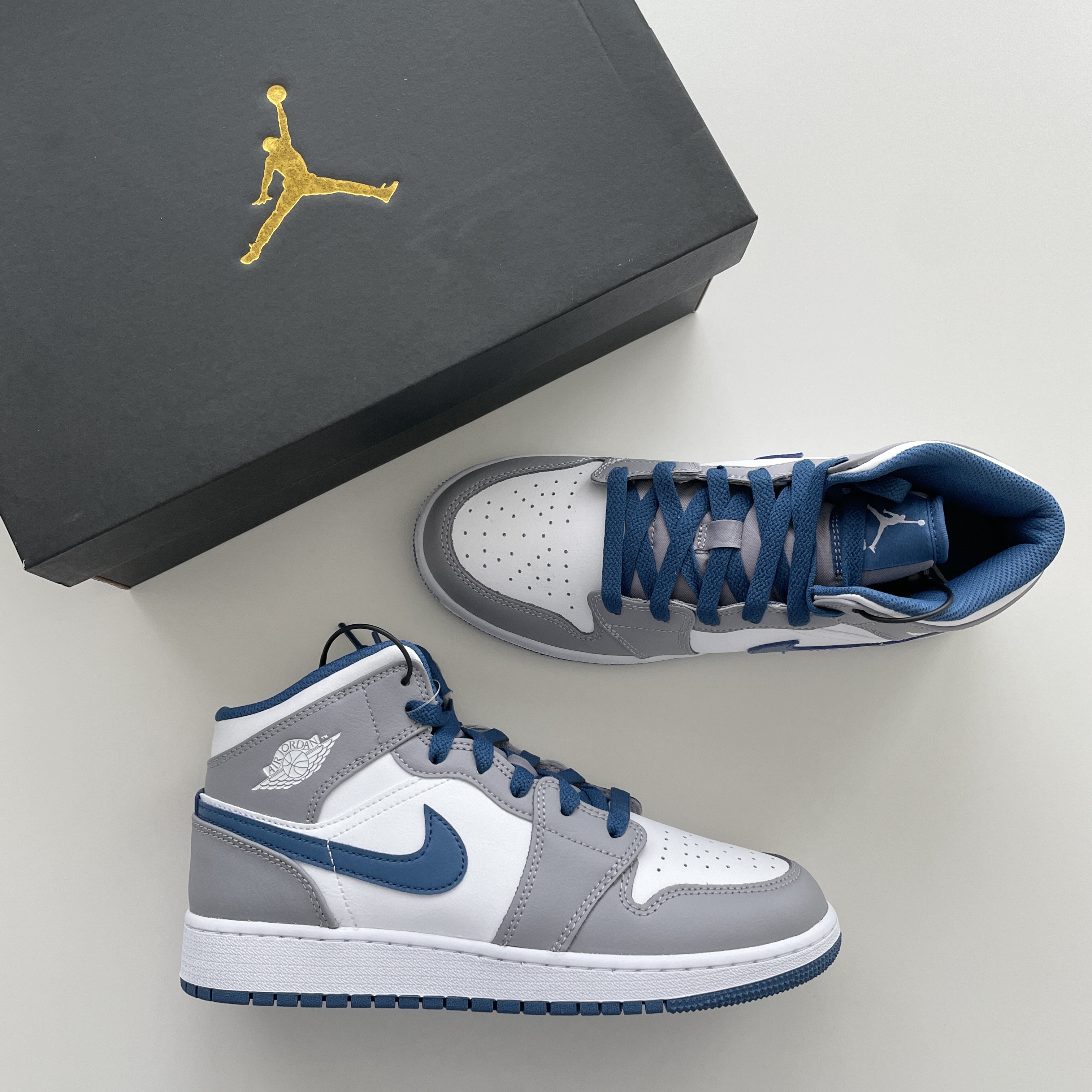 (GS) Jordan 1 Mid Cement Grey True Blue 착용 스타일 - 1