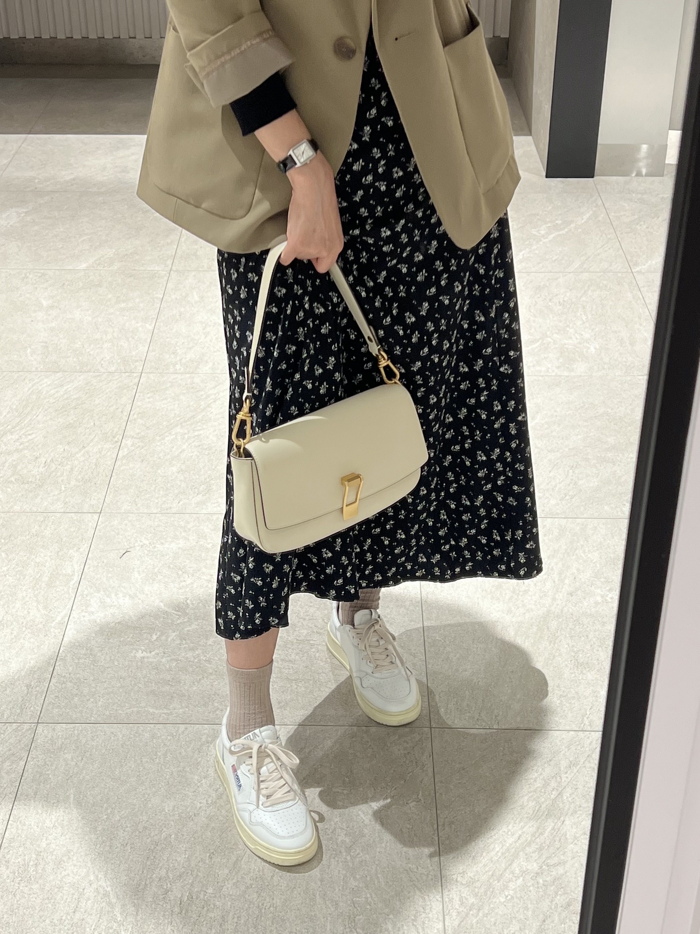 (W) Autry Medalist Low Leather Sneakers White 착용 스타일
