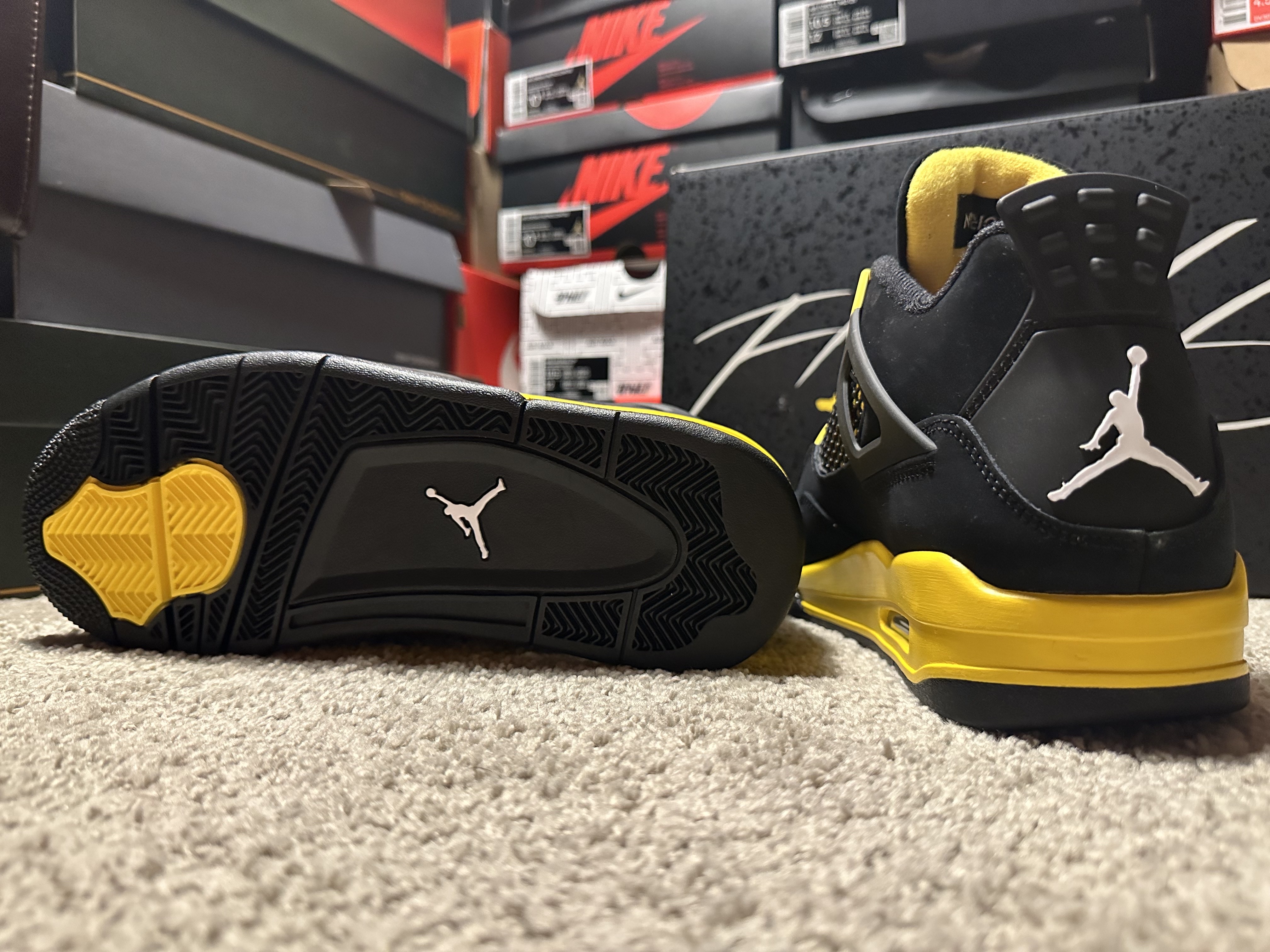 Jordan 4 Retro Thunder 2023 착용 스타일 - 3