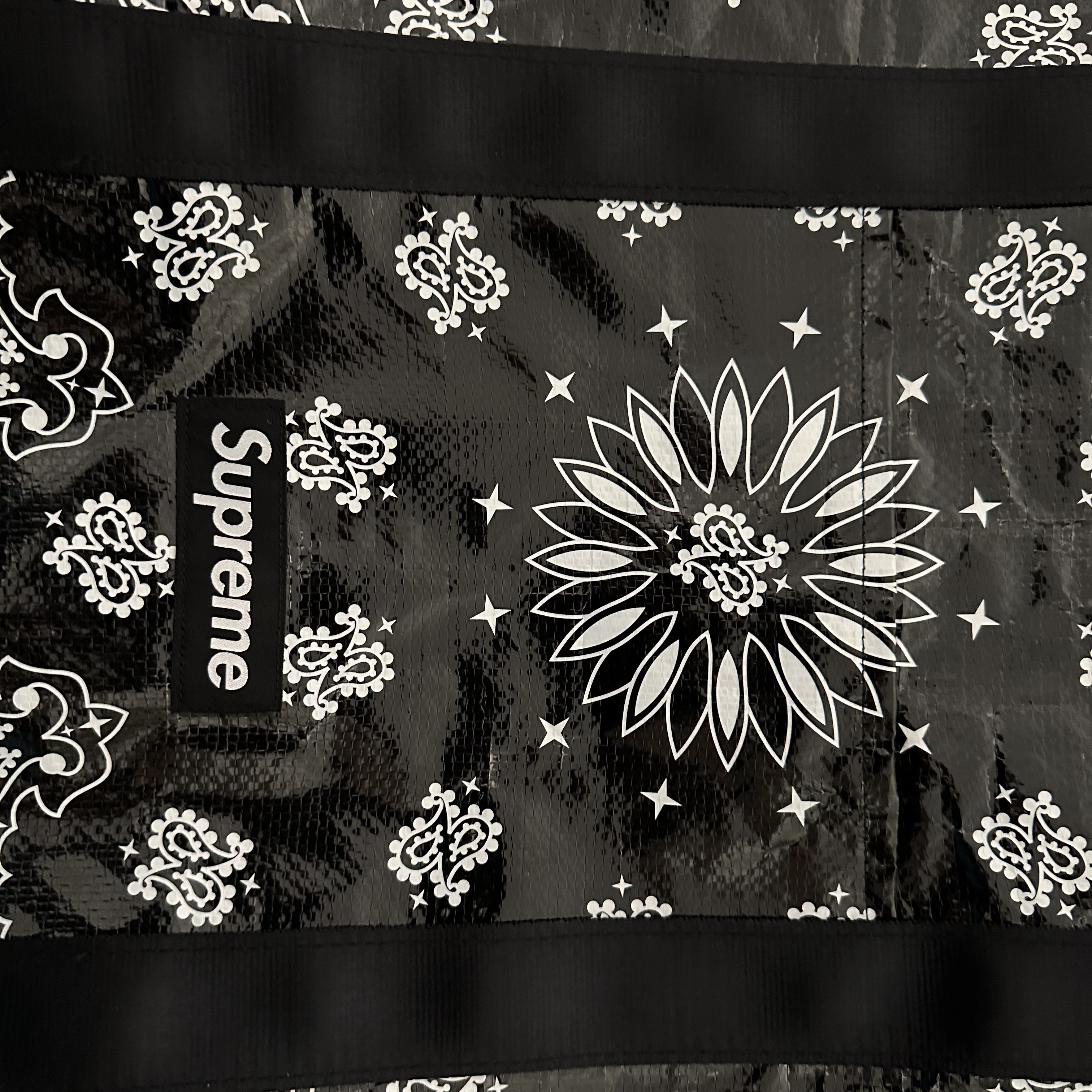 Supreme Bandana Tarp Large Duffle Bag Black - 21SS 착용 스타일