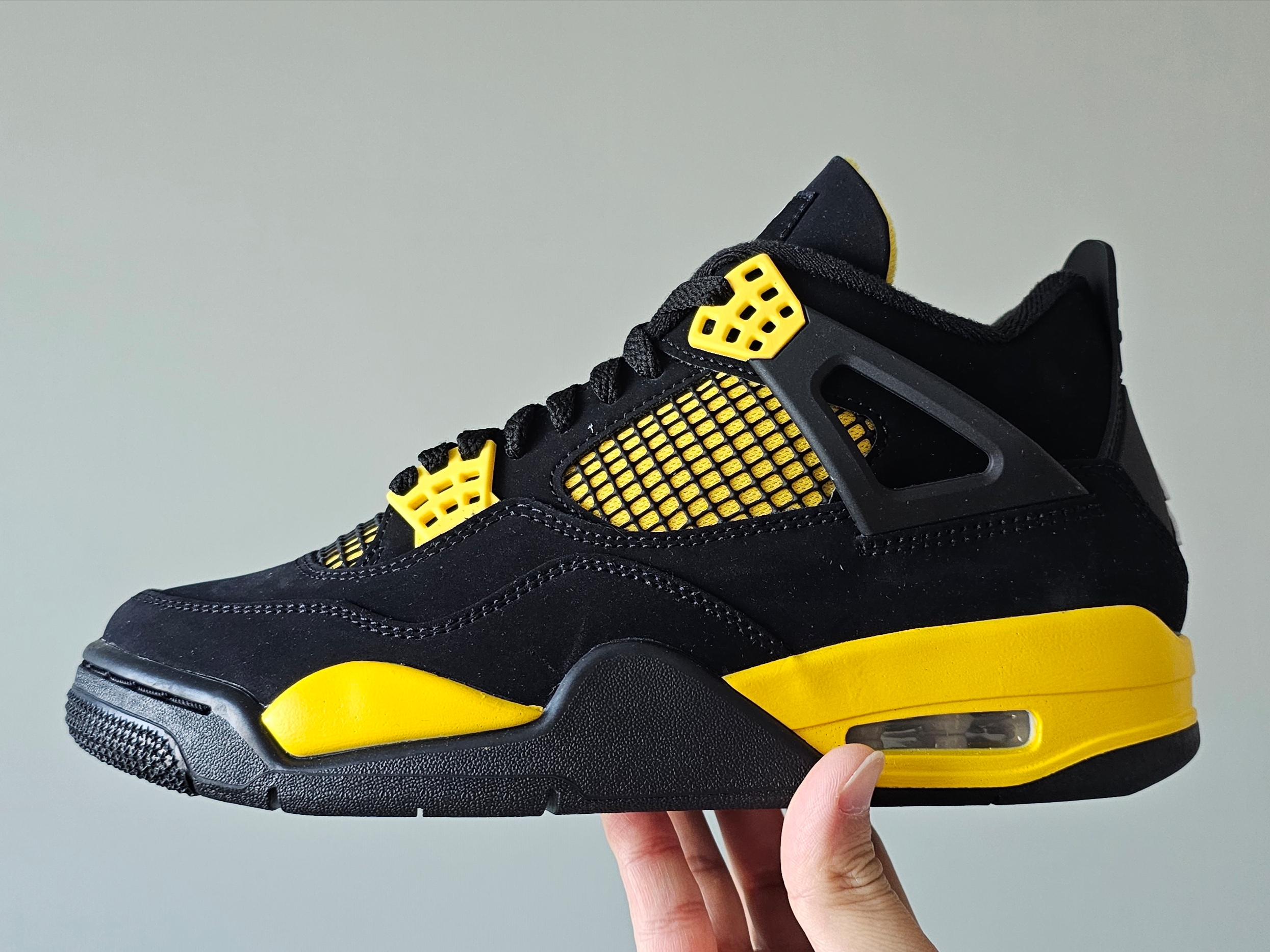 Jordan 4 Retro Thunder 2023 착용 스타일