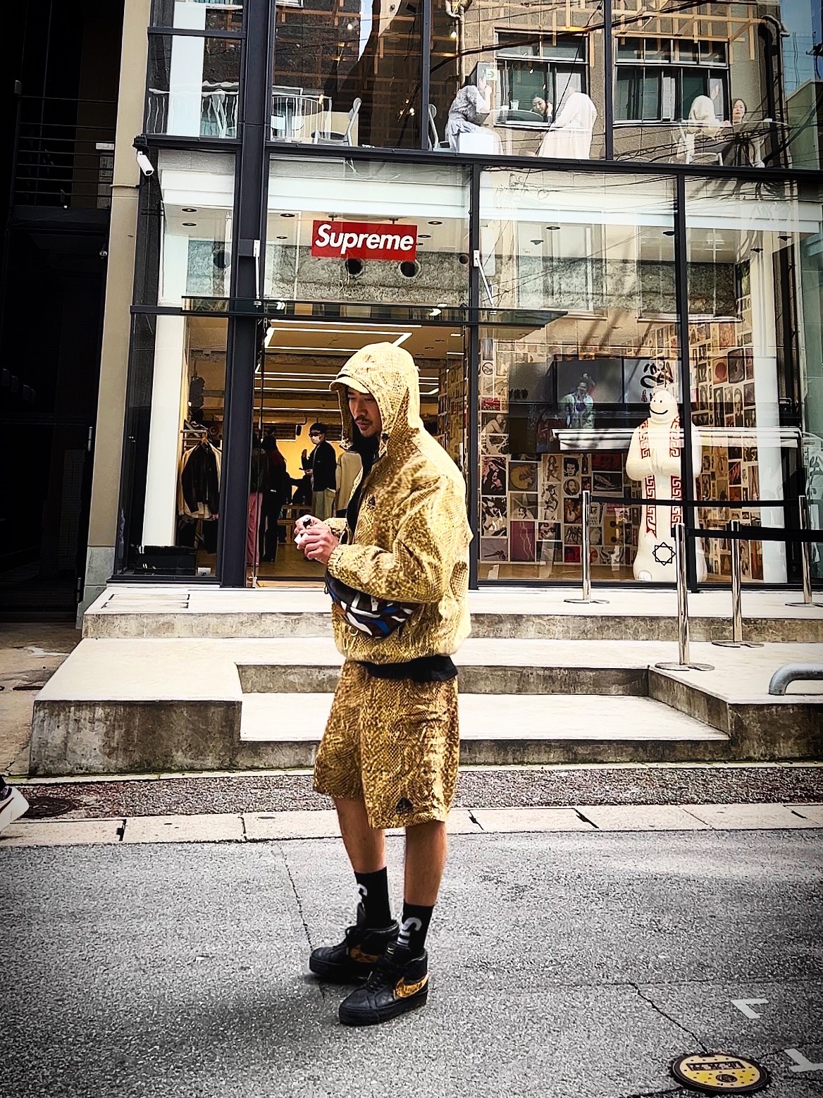 Supreme x Nike ACG Denim 6-Panel Gold Snakeskin - 22FW, Supreme x Nike ACG Denim Pullover Gold Snakeskin - 22FW 착용 스타일 - 1