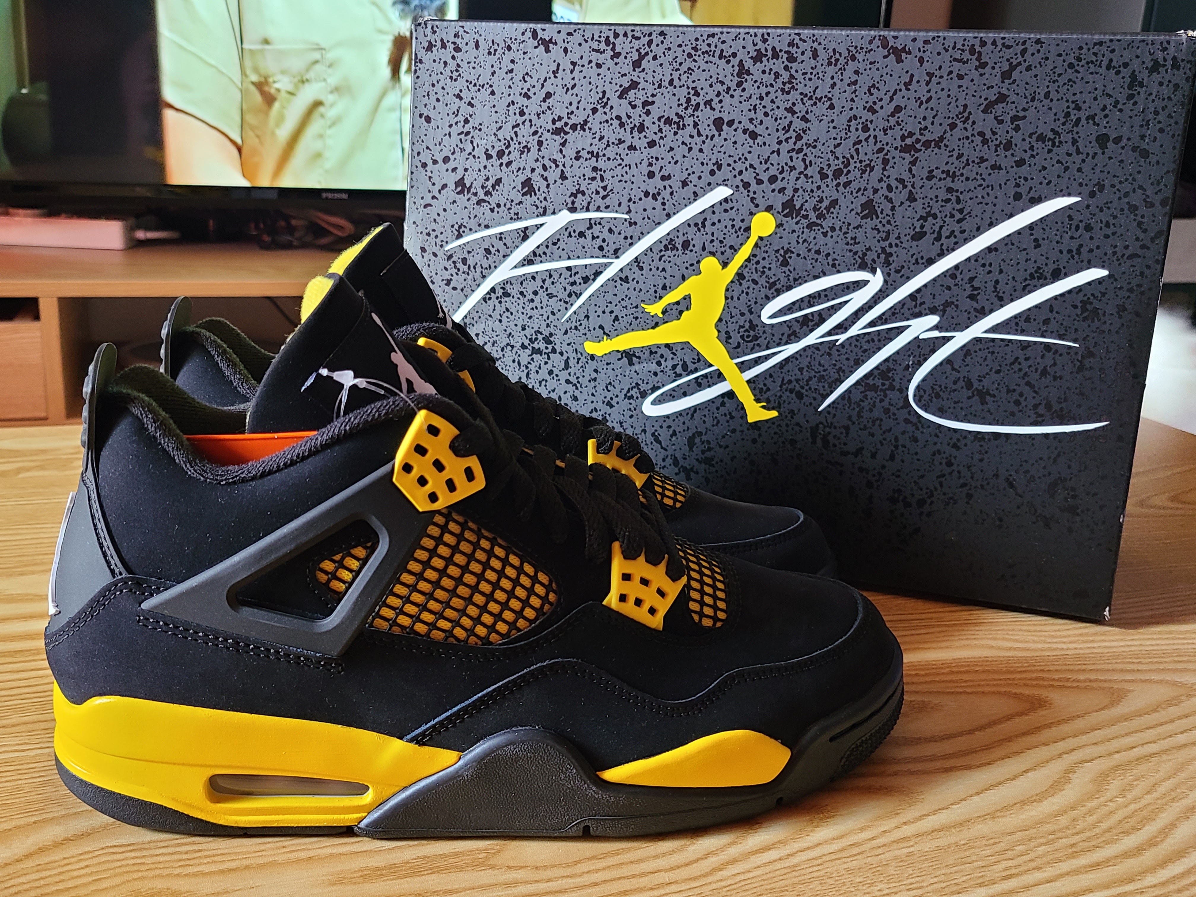 Jordan 4 Retro Thunder 2023 착용 스타일