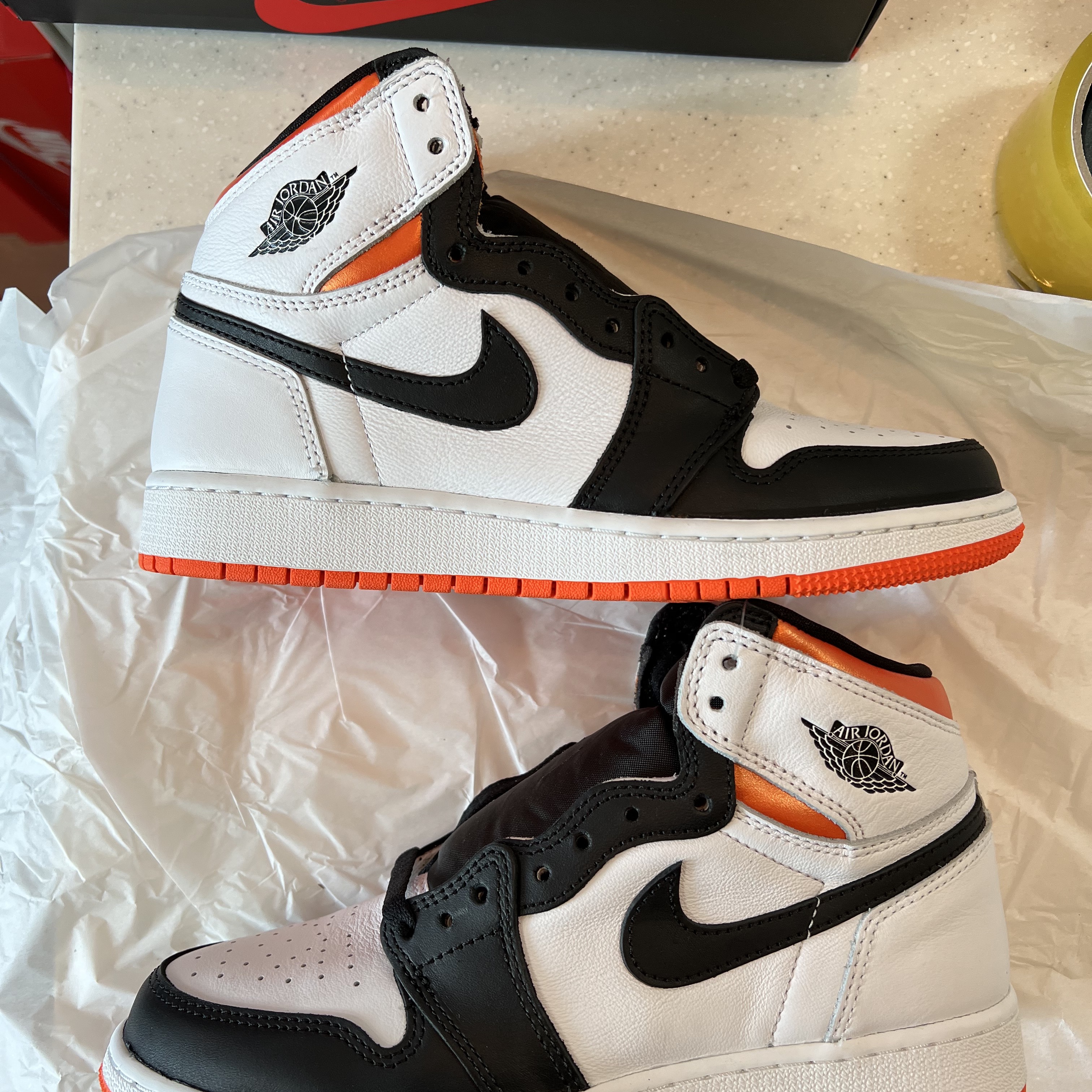 (GS) Jordan 1 Retro High OG Electro Orange 착용 스타일