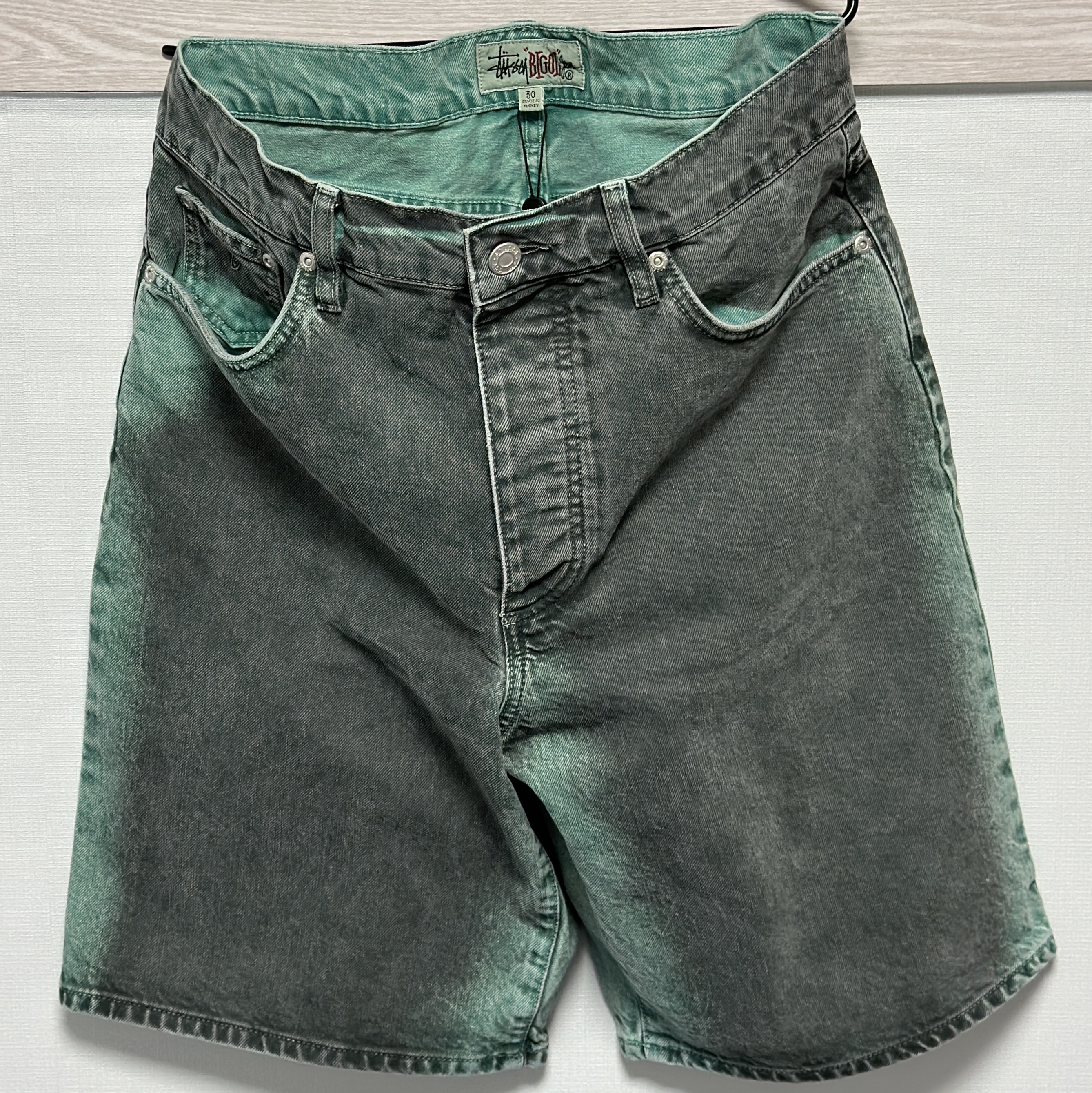 Stussy Spray Dye Big OL' Shorts Black 착용 스타일