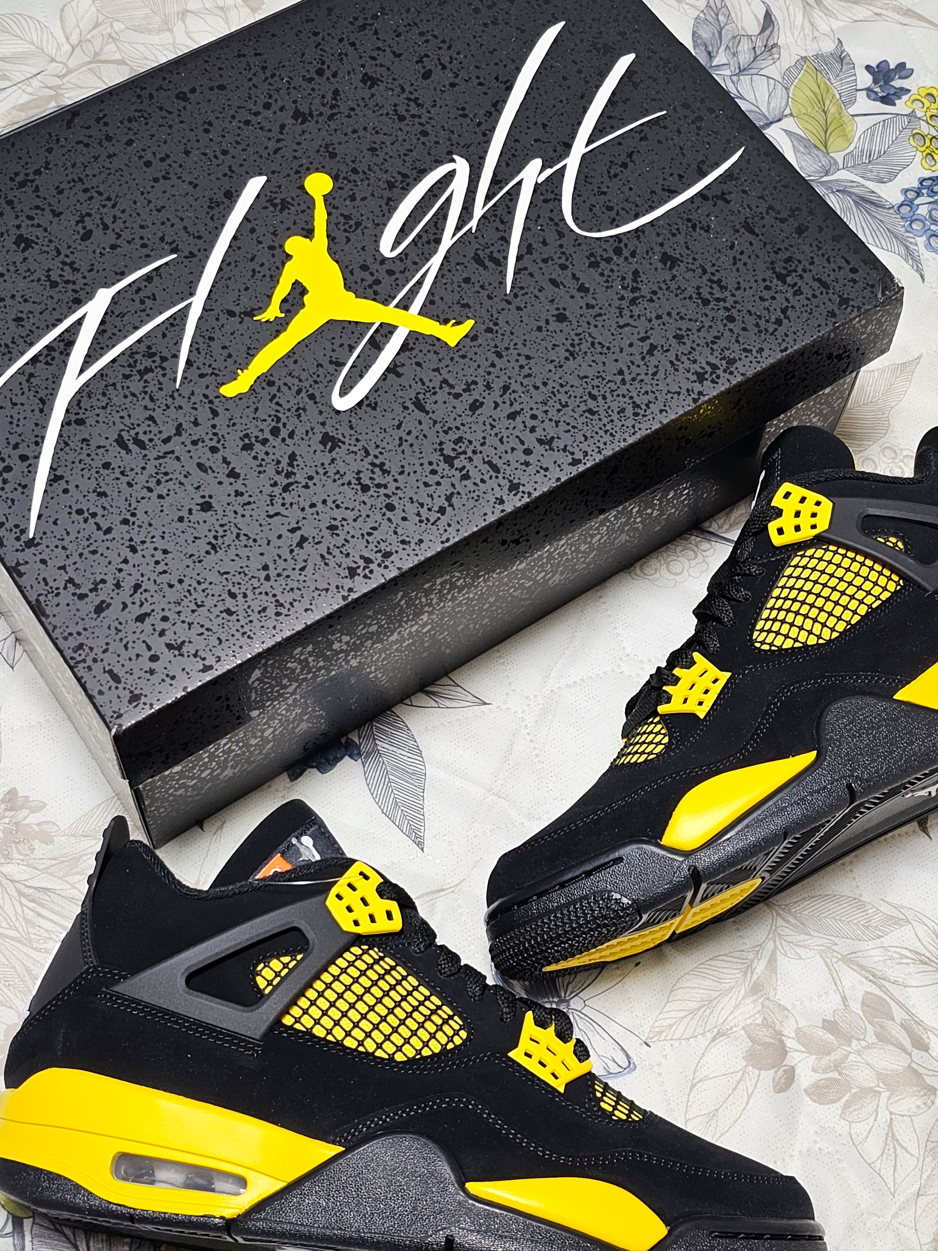 Jordan 4 Retro Thunder 2023 착용 스타일
