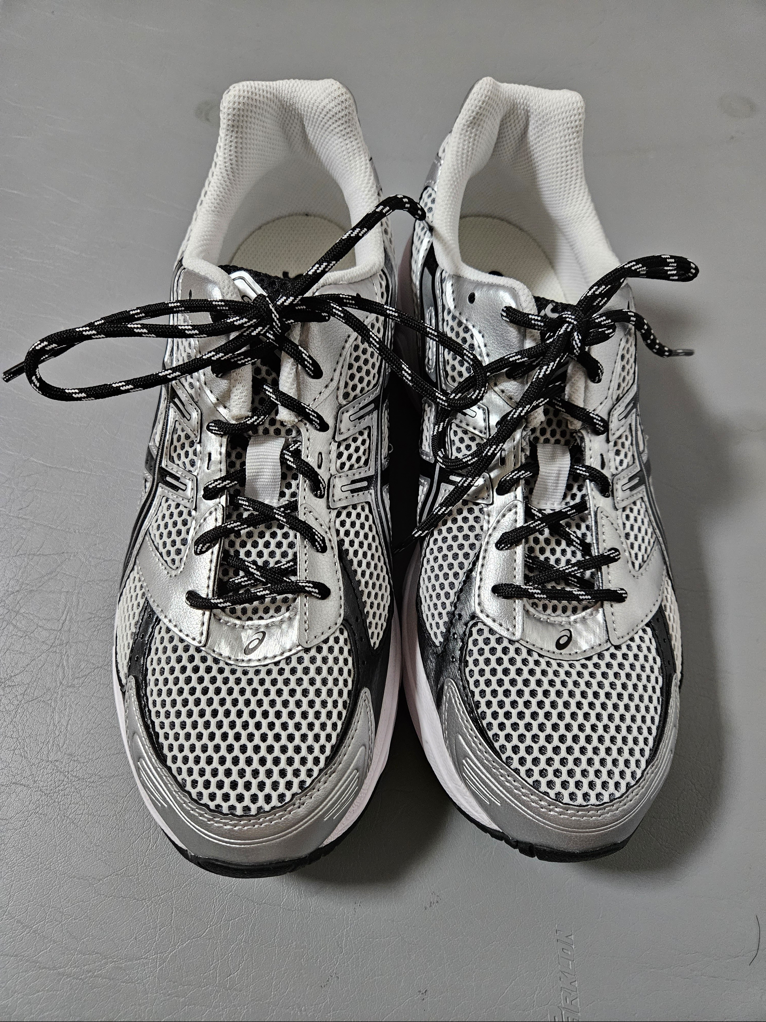 Asics Gel-1130 White Black 착용 스타일 - 3
