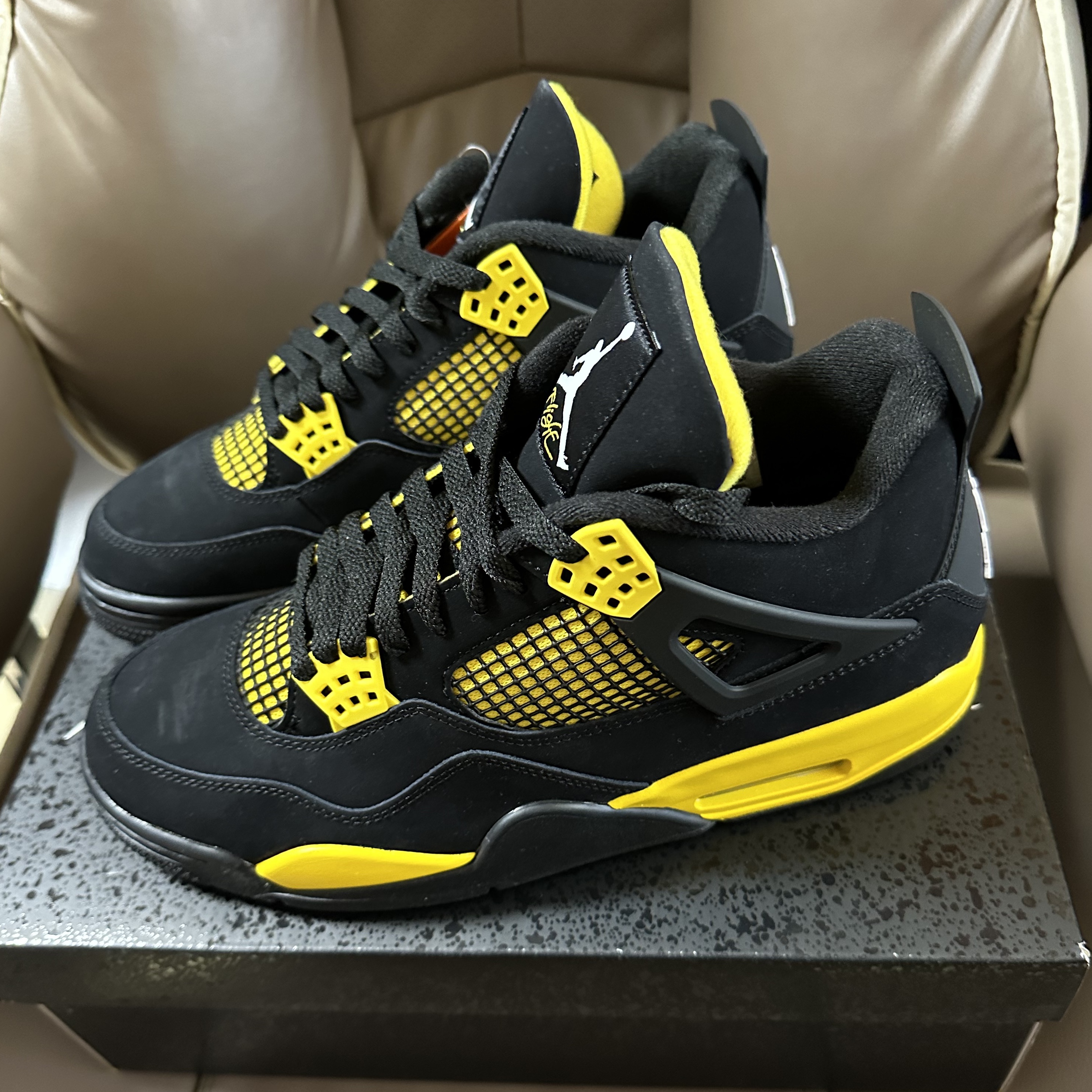 Jordan 4 Retro Thunder 2023 착용 스타일 - 2