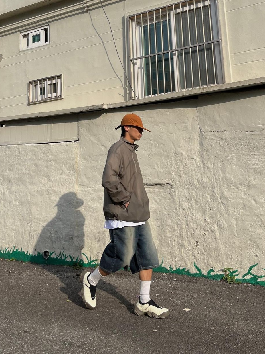 Art Of Field Packable Wrinkle Half Zip-Up Brown 착용 스타일 - 1
