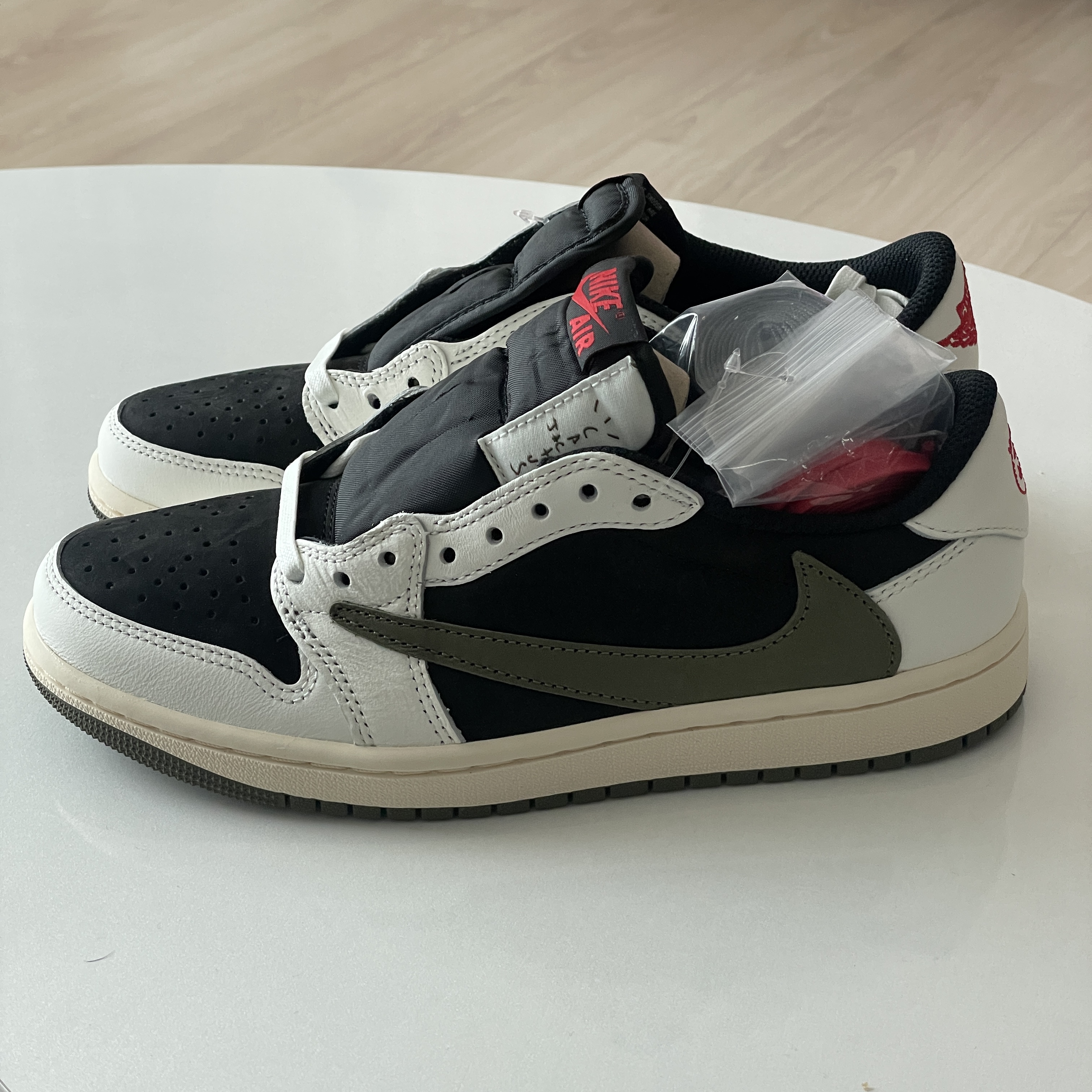 (W) Jordan 1 x Travis Scott Retro Low OG SP Medium Olive 착용 스타일