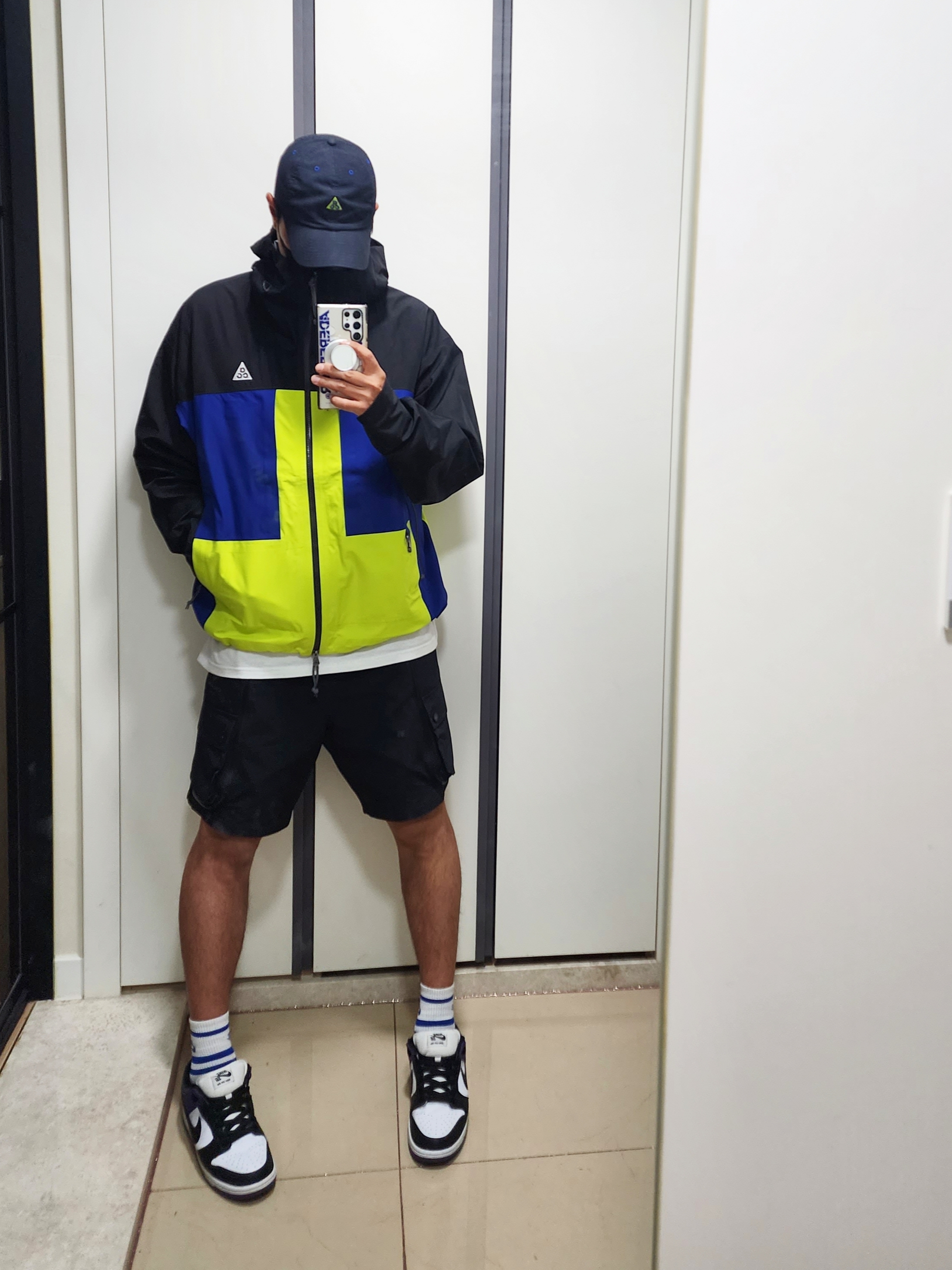 Nike ACG Gore-Tex Misery Ridge Jacket Black Deep Royal Blue Cyber - Asia, Nike SB Dunk Low Pro Court Purple 착용 스타일 - 1