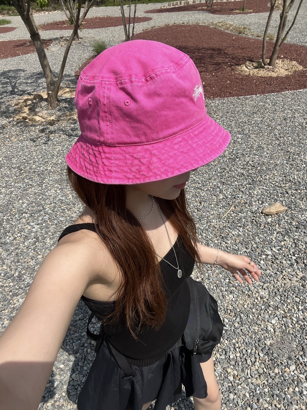 Stussy Washed Stock Bucket Hat Magenta, Arc'teryx Mantis 2 Waistpack Black 착용 스타일