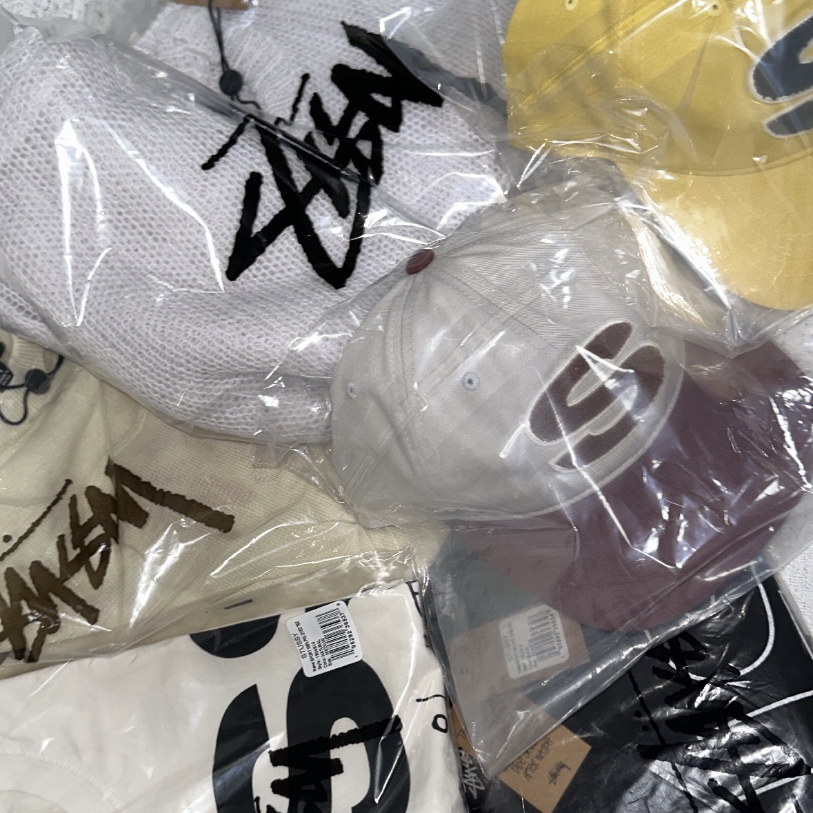 Stussy Chenille S Low Pro Cap Smoke 착용 스타일 - 2